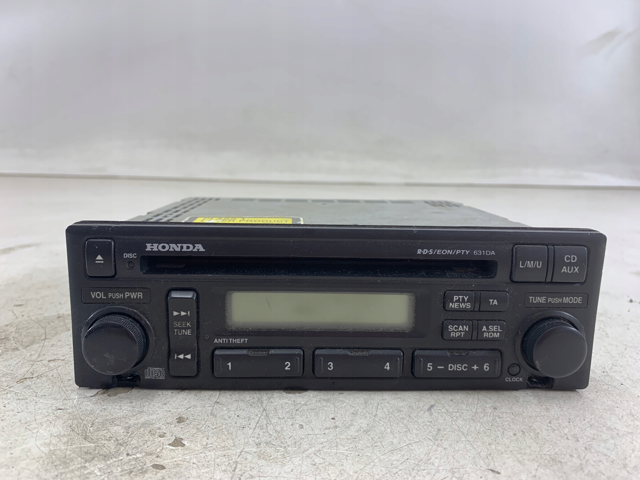 Dodatkowe zdjęcie używanej części: HONDA JAZZ II RADIO FABRYCZNE CD AUX BEZ KODU