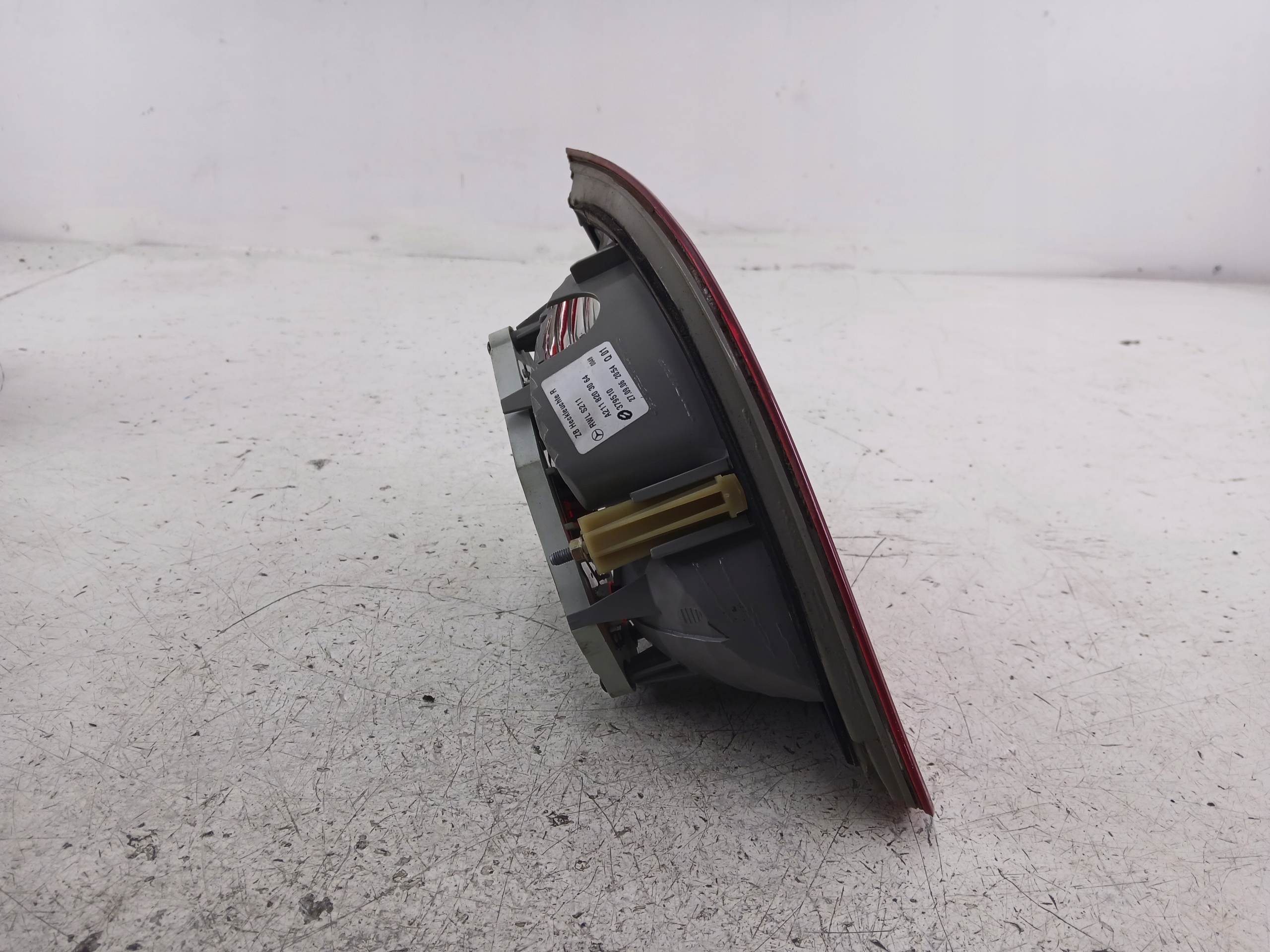 Dodatkowe zdjęcie używanej części: MERCEDES W211 KOMBI LIFT LAMPA PRAWA TYŁ KLAPA A2118203064