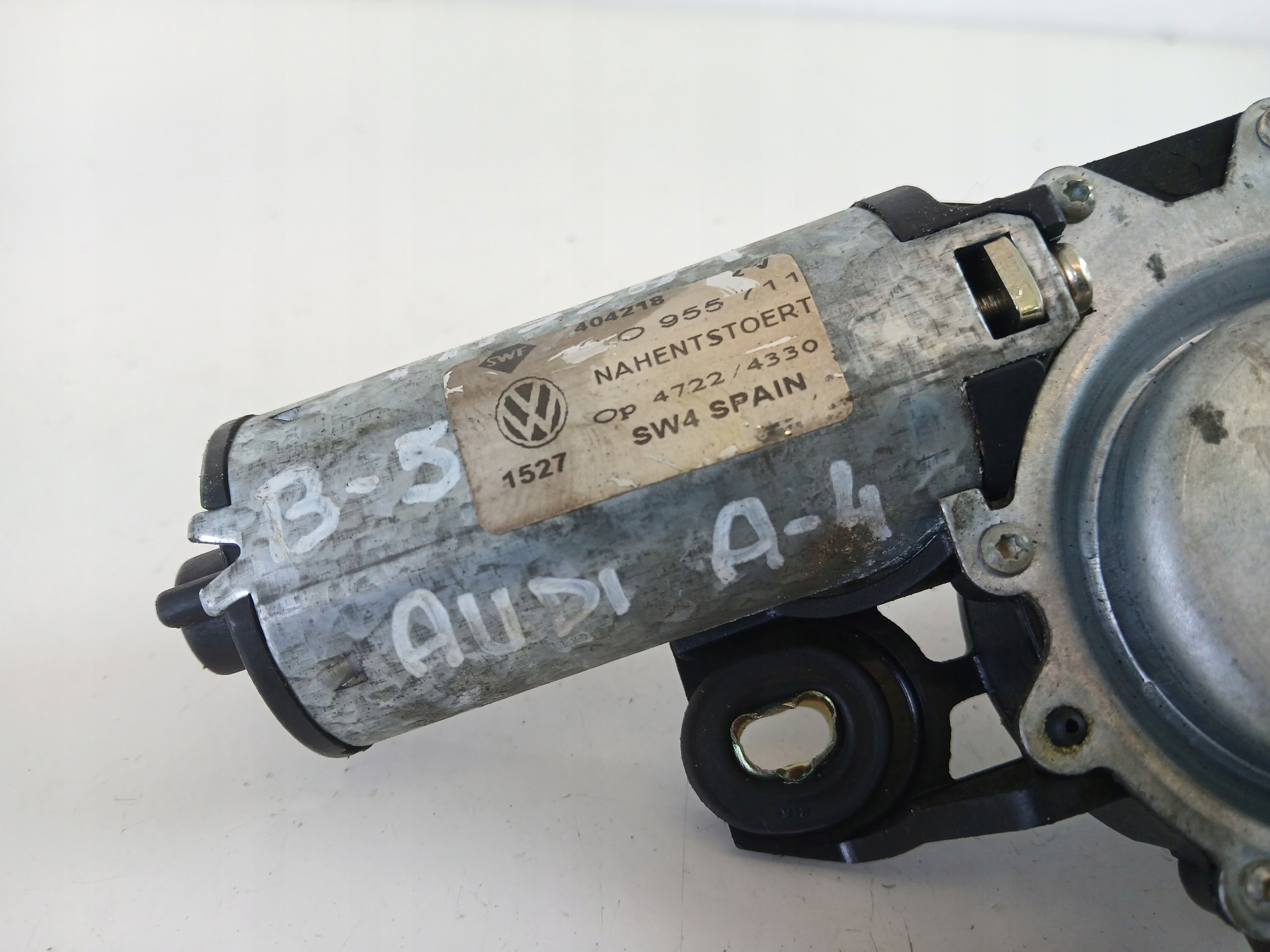 AUDI A3 8L MECHANIZM WYCIERACZKI TYŁ 8L0955711 - zdjęcie 4