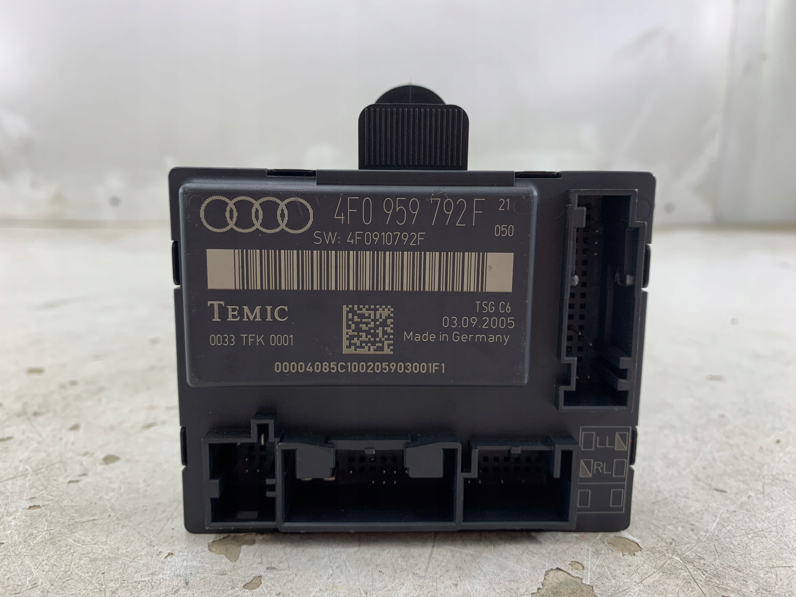 Dodatkowe zdjęcie używanej części: AUDI A6 C6 STEROWNIK MODUŁ DRZWI PRAWY PRZÓD 4F0959792F