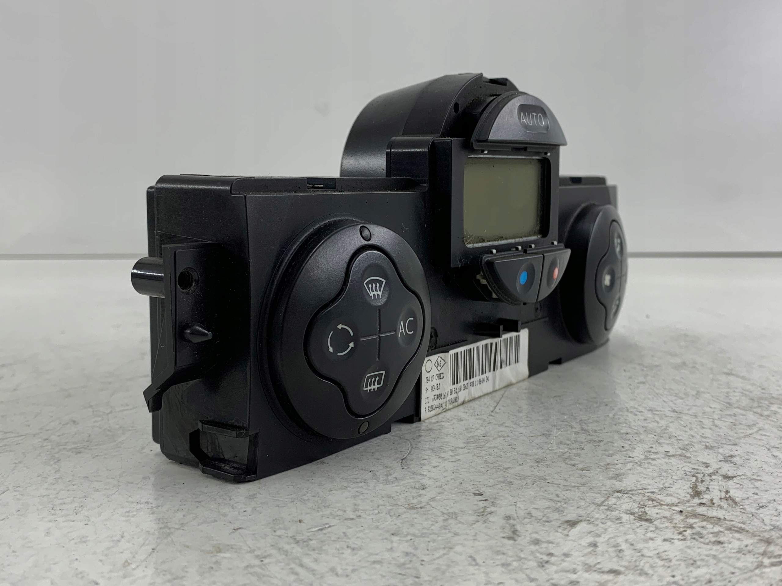 Dodatkowe zdjęcie używanej części: RENAULT SCENIC II PANEL KLIMATYZACJI 8200344841