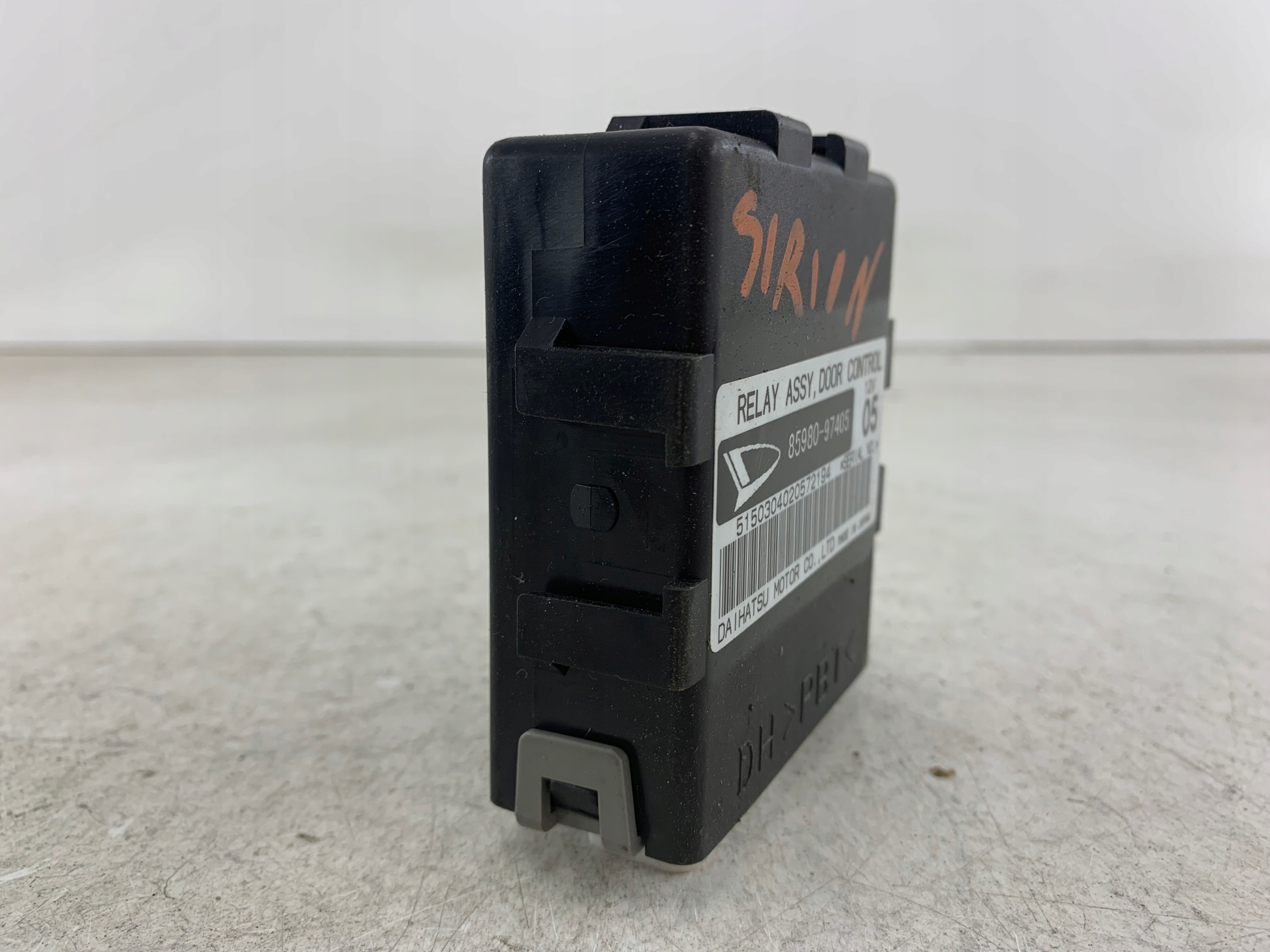 Dodatkowe zdjęcie używanej części: DAIHATSU SIRION STEROWNIK MODUŁ DRZWI 85980-97405