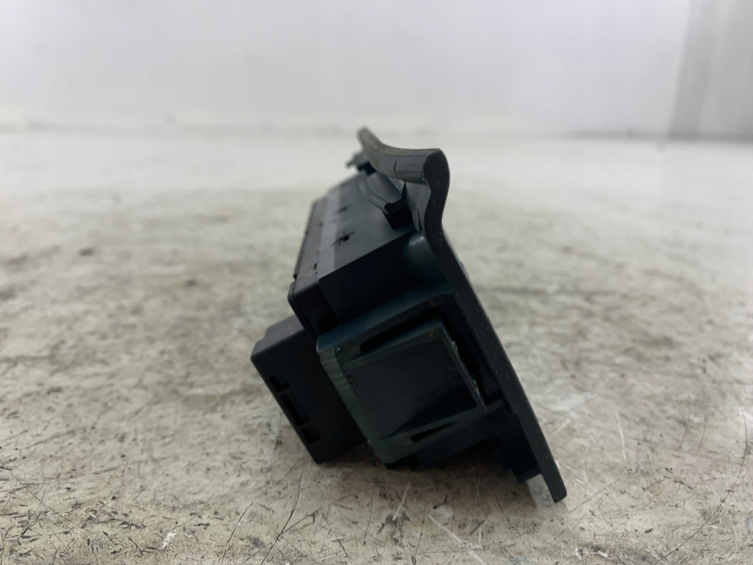 AUDI A3 8L PRZEŁĄCZNIK PANEL SZYB LEWY PRZÓD 4B0959851 - zdjęcie 3