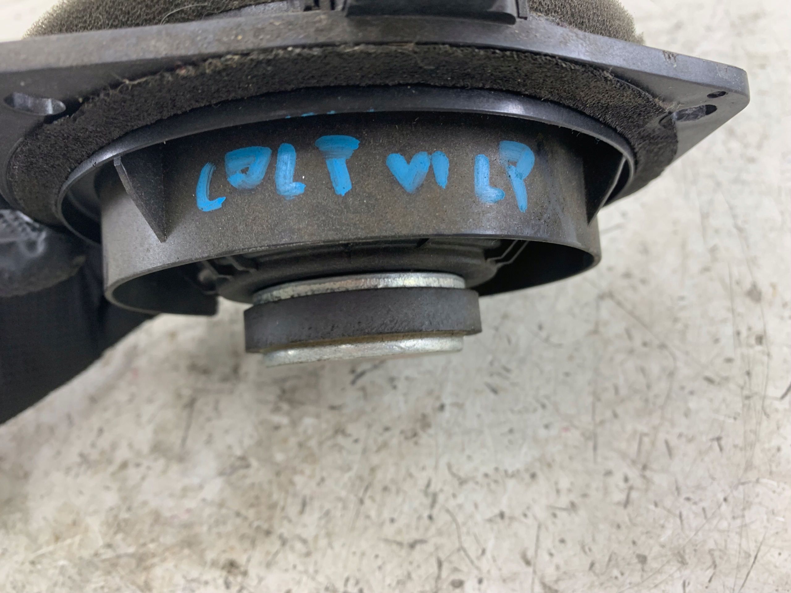 Dodatkowe zdjęcie używanej części: MITSUBISHI COLT VI GŁOŚNIK DRZWI LEWY PRZÓD MN141417