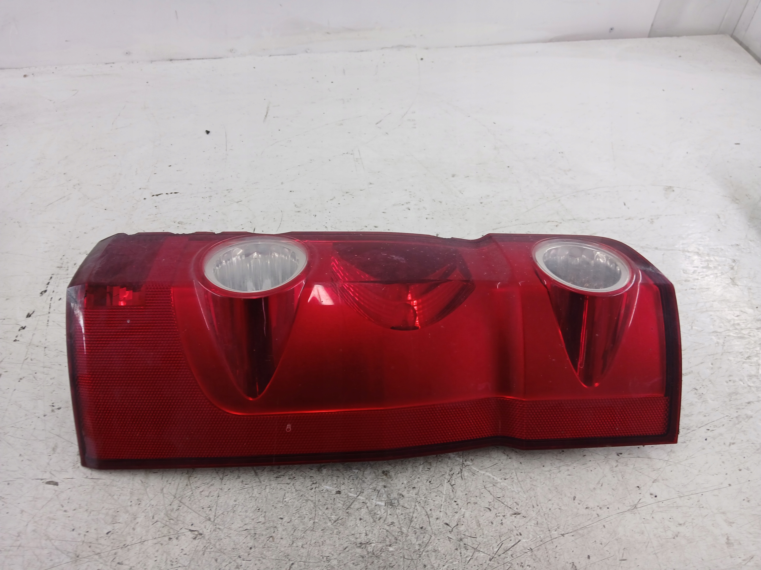 VW CRAFTER I LAMPA PRAWA TYŁ - zdjęcie 3