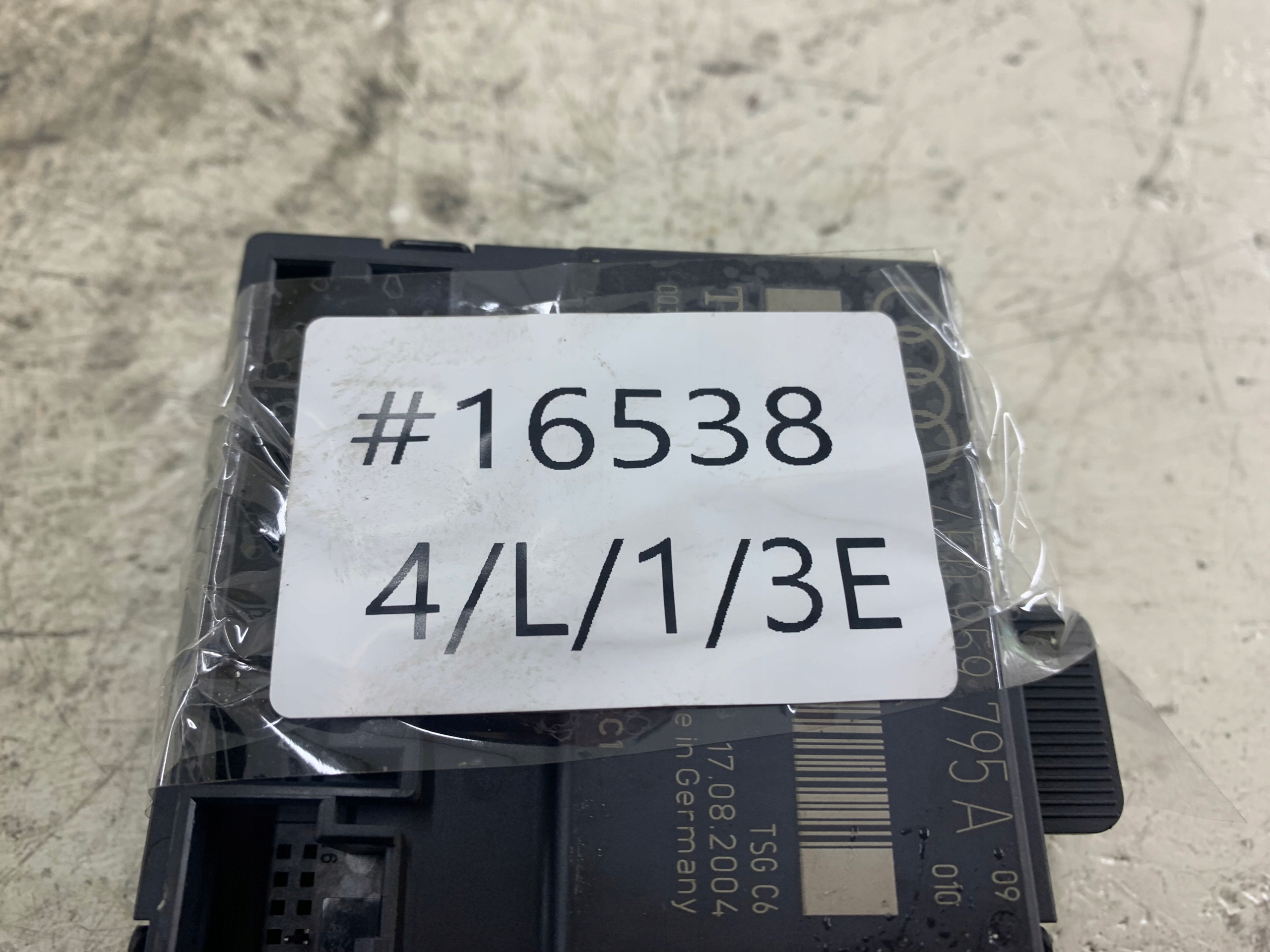 AUDI A6 C6 MODUŁ DRZWI LEWY TYŁ 4F0959795A - zdjęcie 8