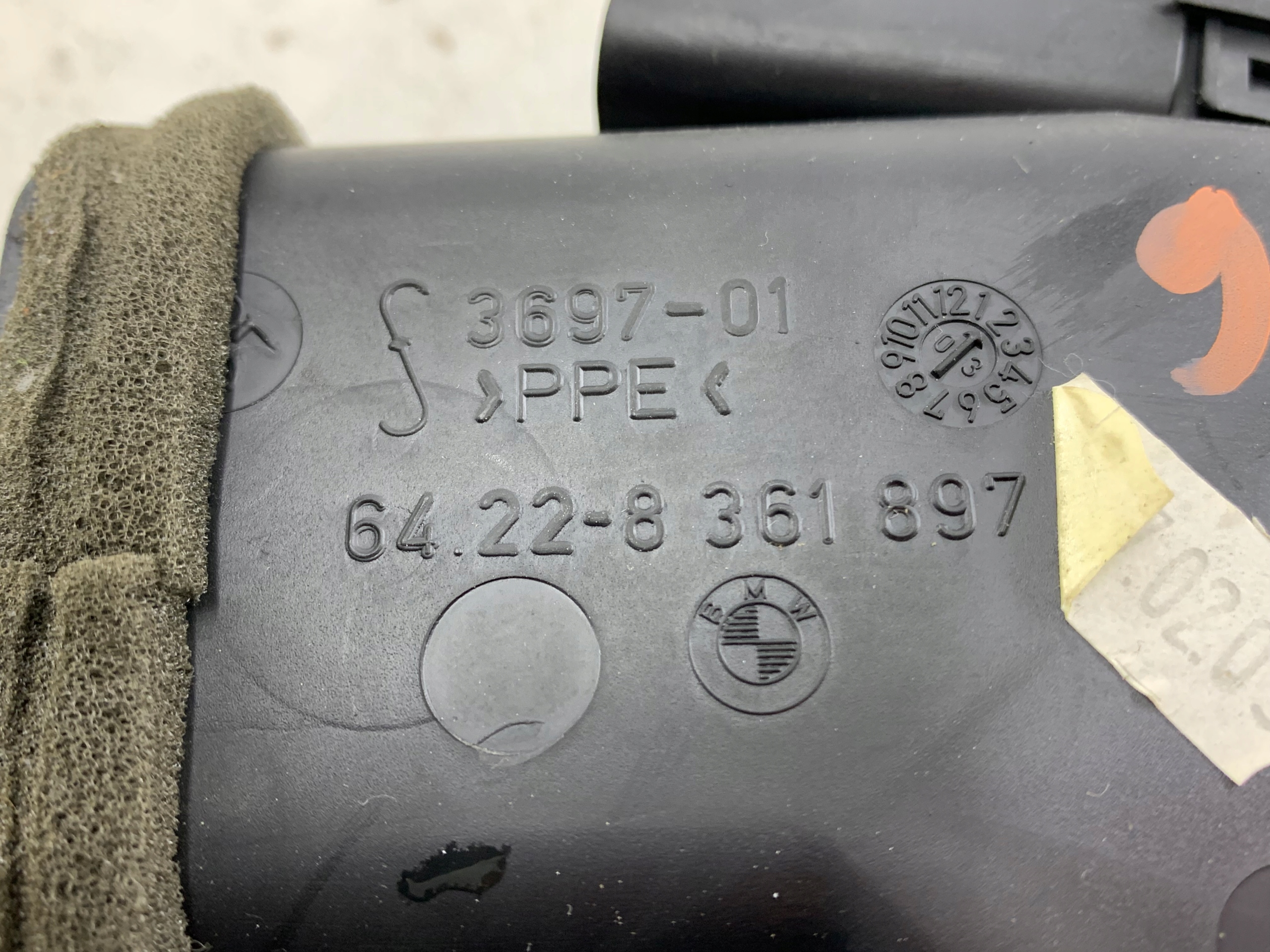 Dodatkowe zdjęcie używanej części: BMW E46 KRATKA NAWIEWU LEWA 8361897