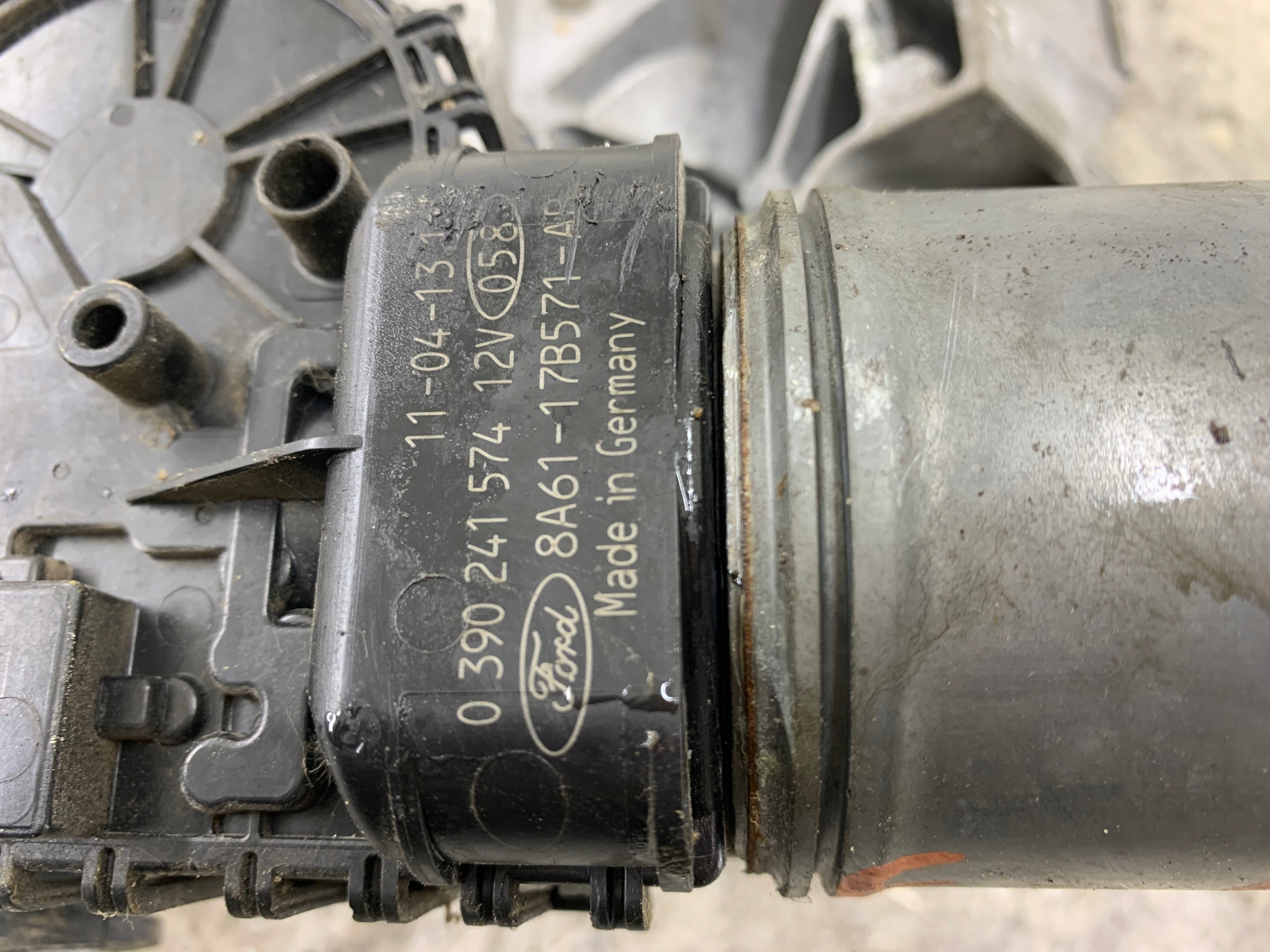 Dodatkowe zdjęcie używanej części: FORD FIESTA MK7 MECHANIZM WYCIERACZEK PRZÓD 8A6117B571AB