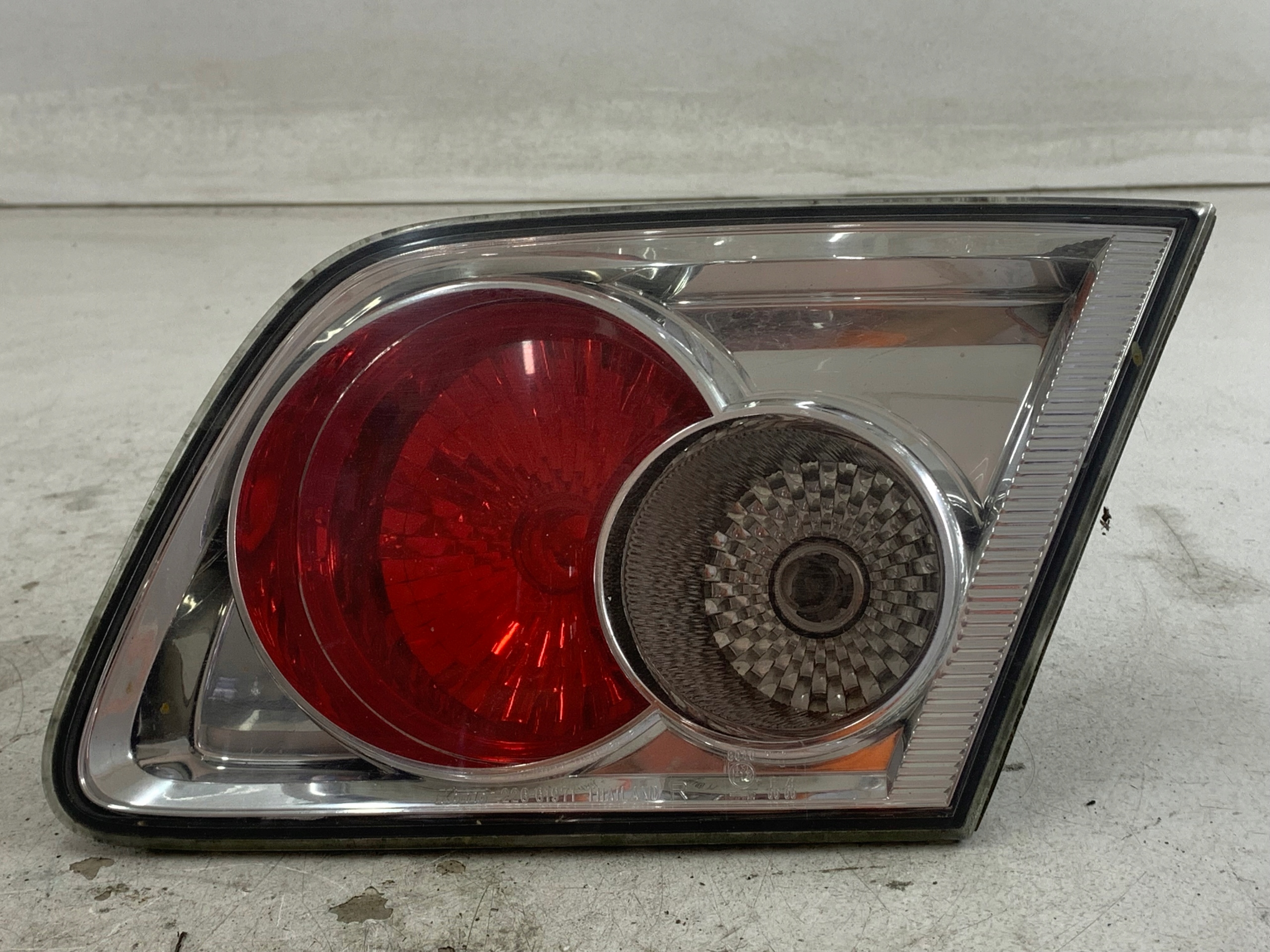 Dodatkowe zdjęcie używanej części: MAZDA 6 GG SEDAN LAMPA PRAWA TYŁ KLAPA