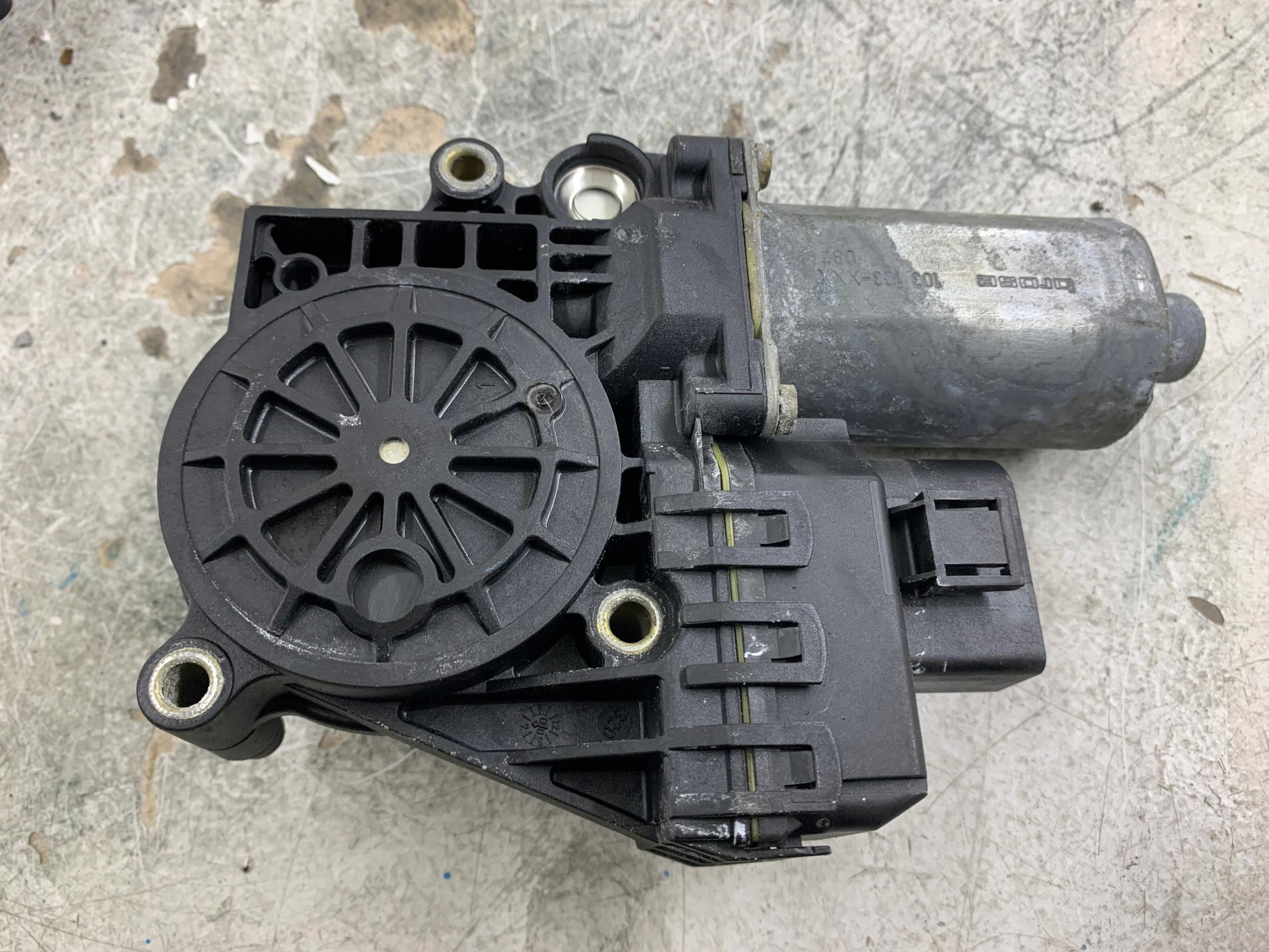 AUDI A4 B5 SILNICZEK SZYBY PRAWY PRZÓD 0130821786 - zdjęcie 4
