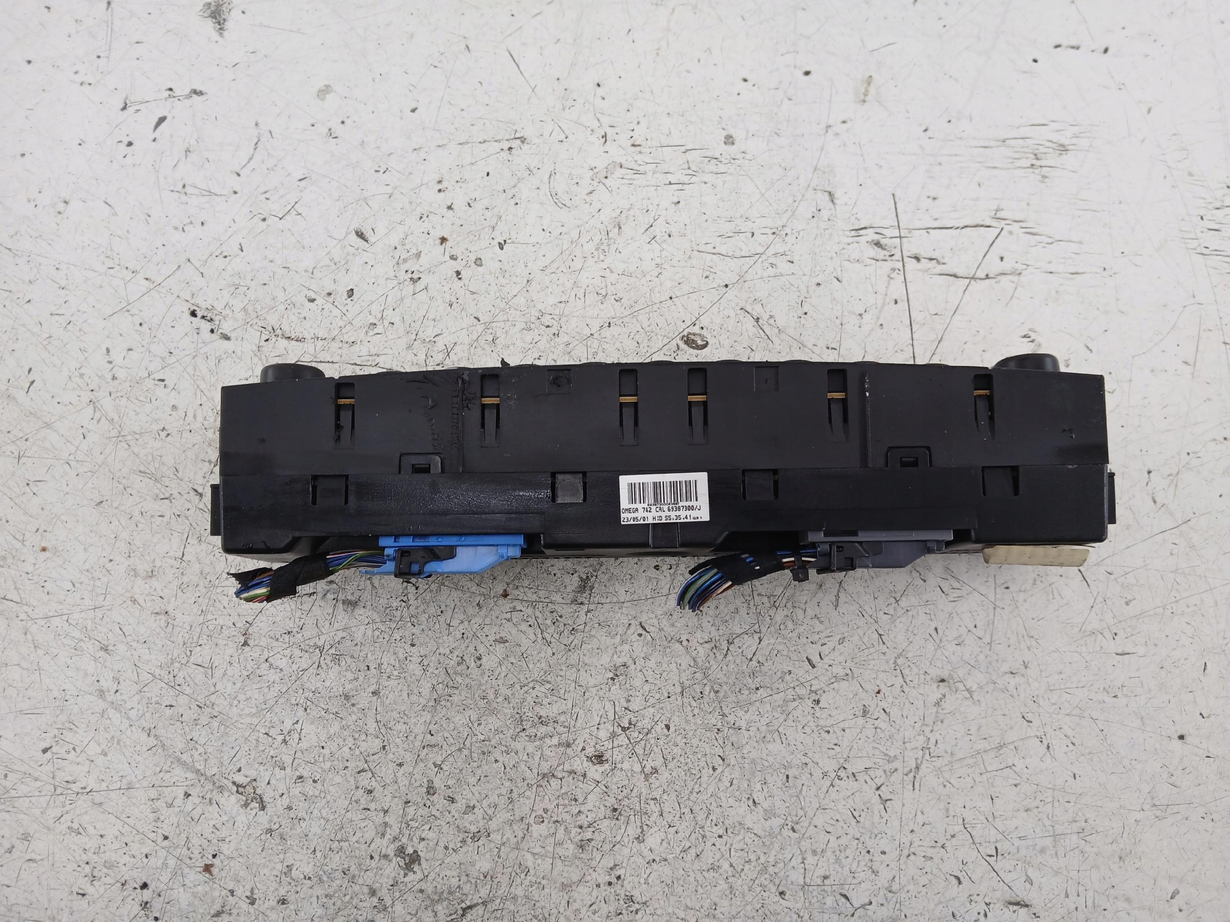 Dodatkowe zdjęcie używanej części: OPEL OMEGA B PANEL KLIMATYZACJI NAWIEWU 69387300 24449468 NR742