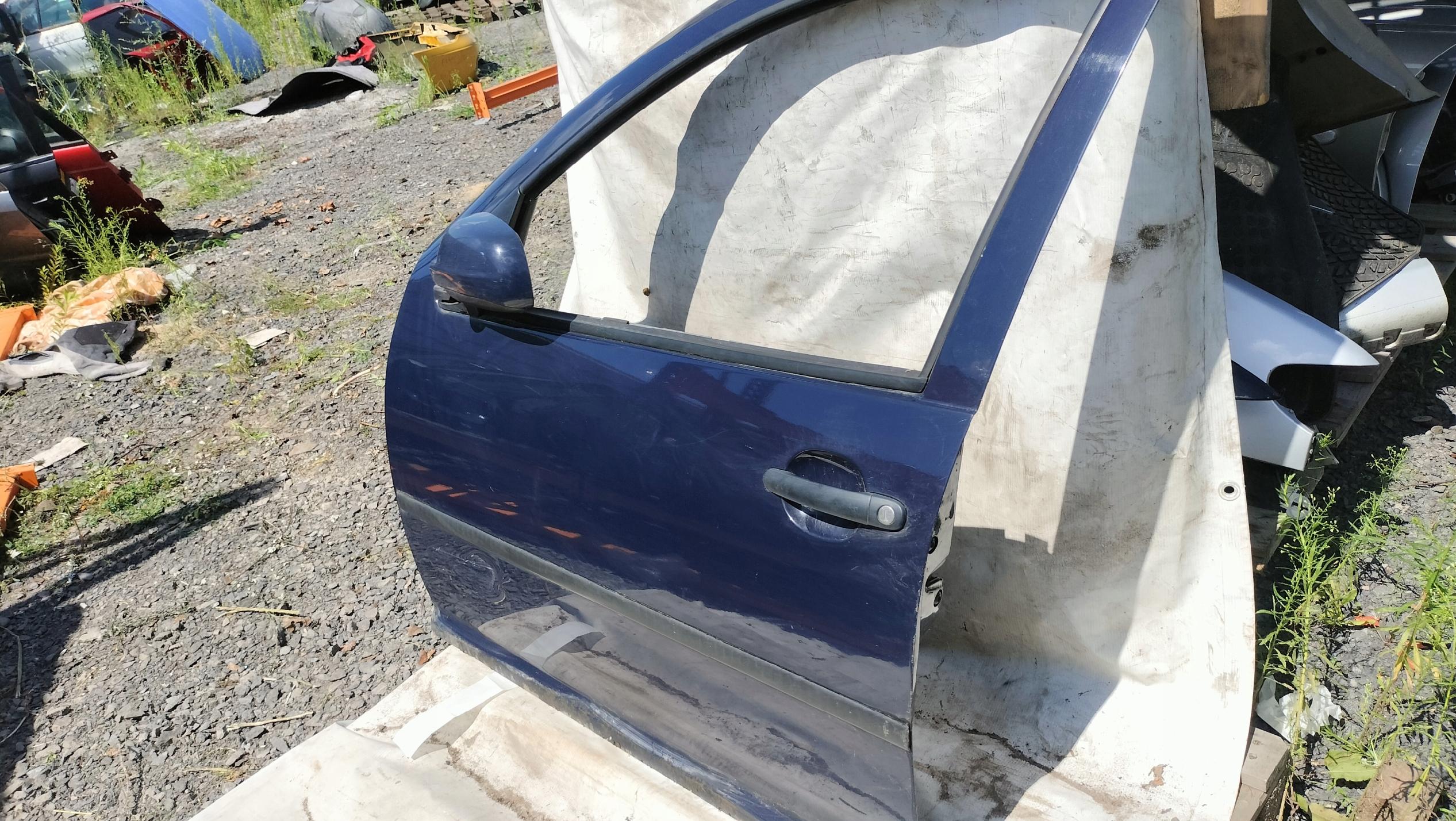 VW GOLF IV DRZWI LEWY PRZÓD NIEBIESKIE - zdjęcie 4
