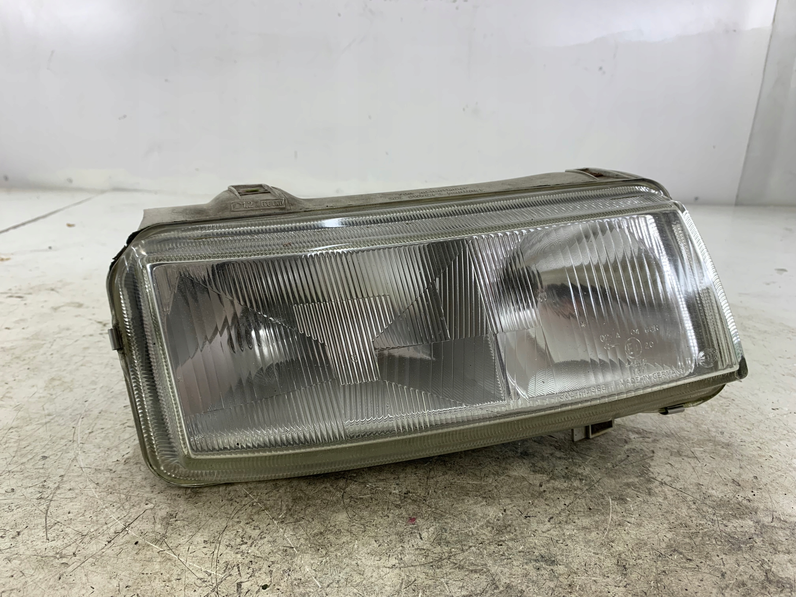 Dodatkowe zdjęcie używanej części: VW PASSAT B4 LAMPA PRAWA PRZÓD