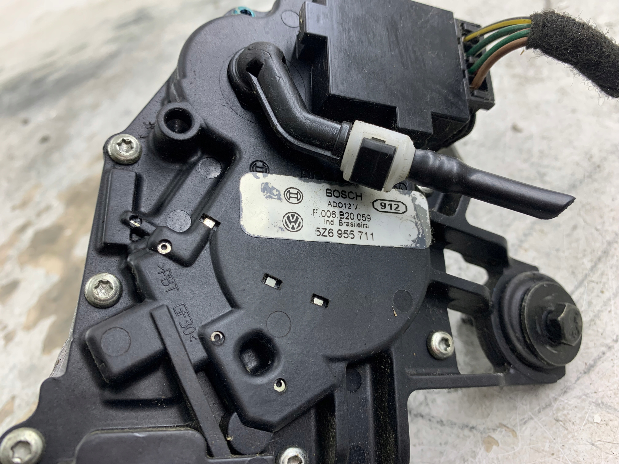 Dodatkowe zdjęcie używanej części: VW FOX MECHANIZM WYCIERACZKI TYŁ 5Z6955711