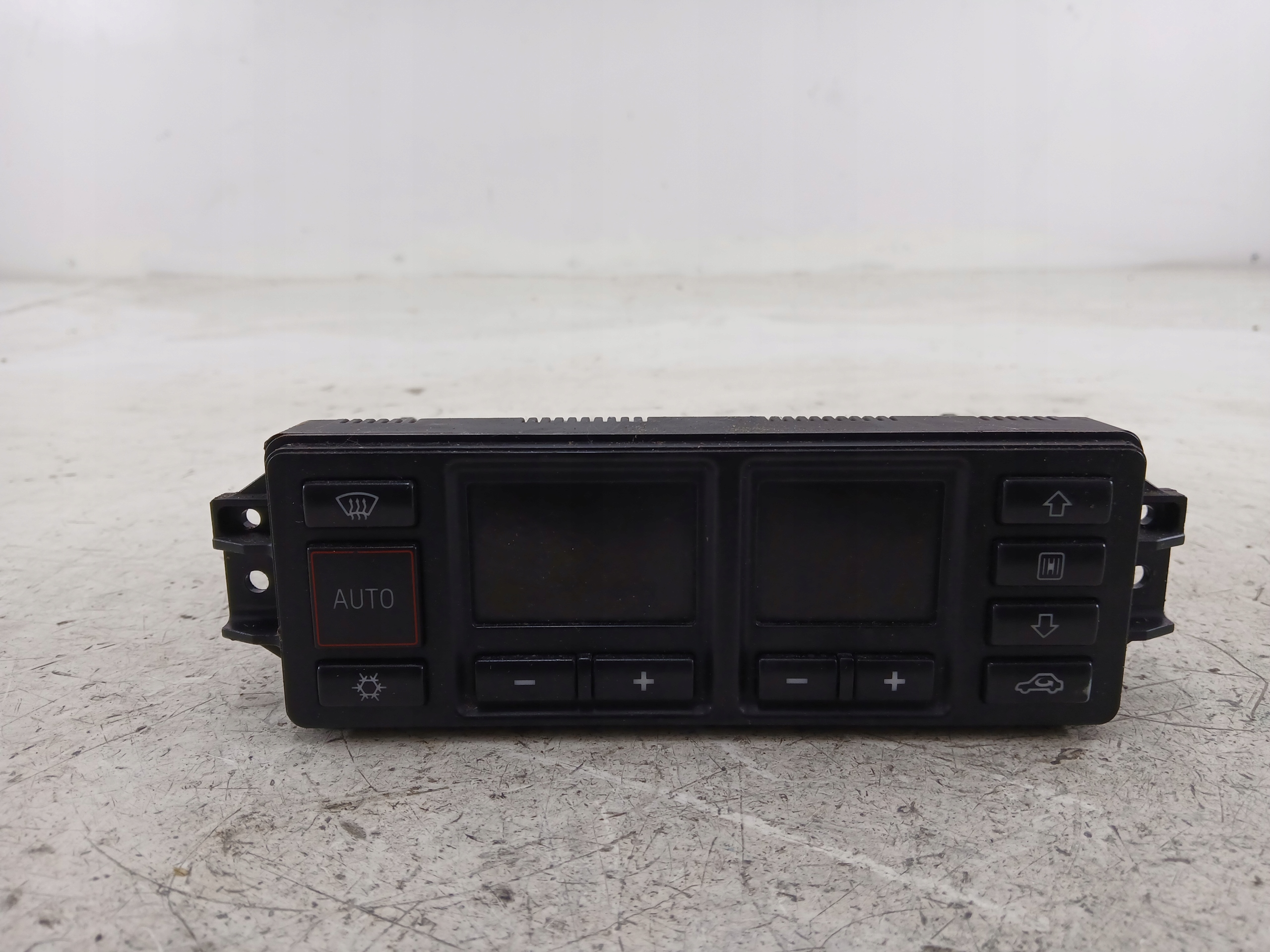 Dodatkowe zdjęcie używanej części: AUDI A3 8L PANEL KLIMATYZACJI 8L0820043D