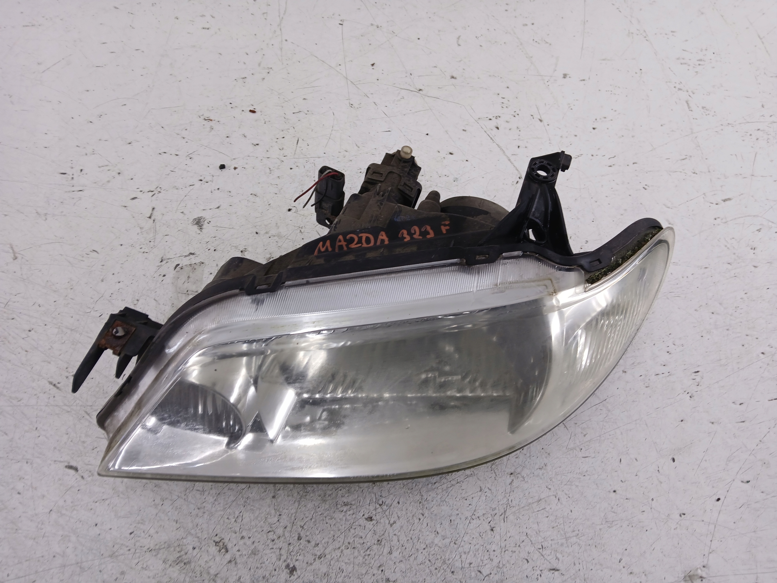 Dodatkowe zdjęcie używanej części: MAZDa 323F BJ LAMPA LEWA PRZÓD