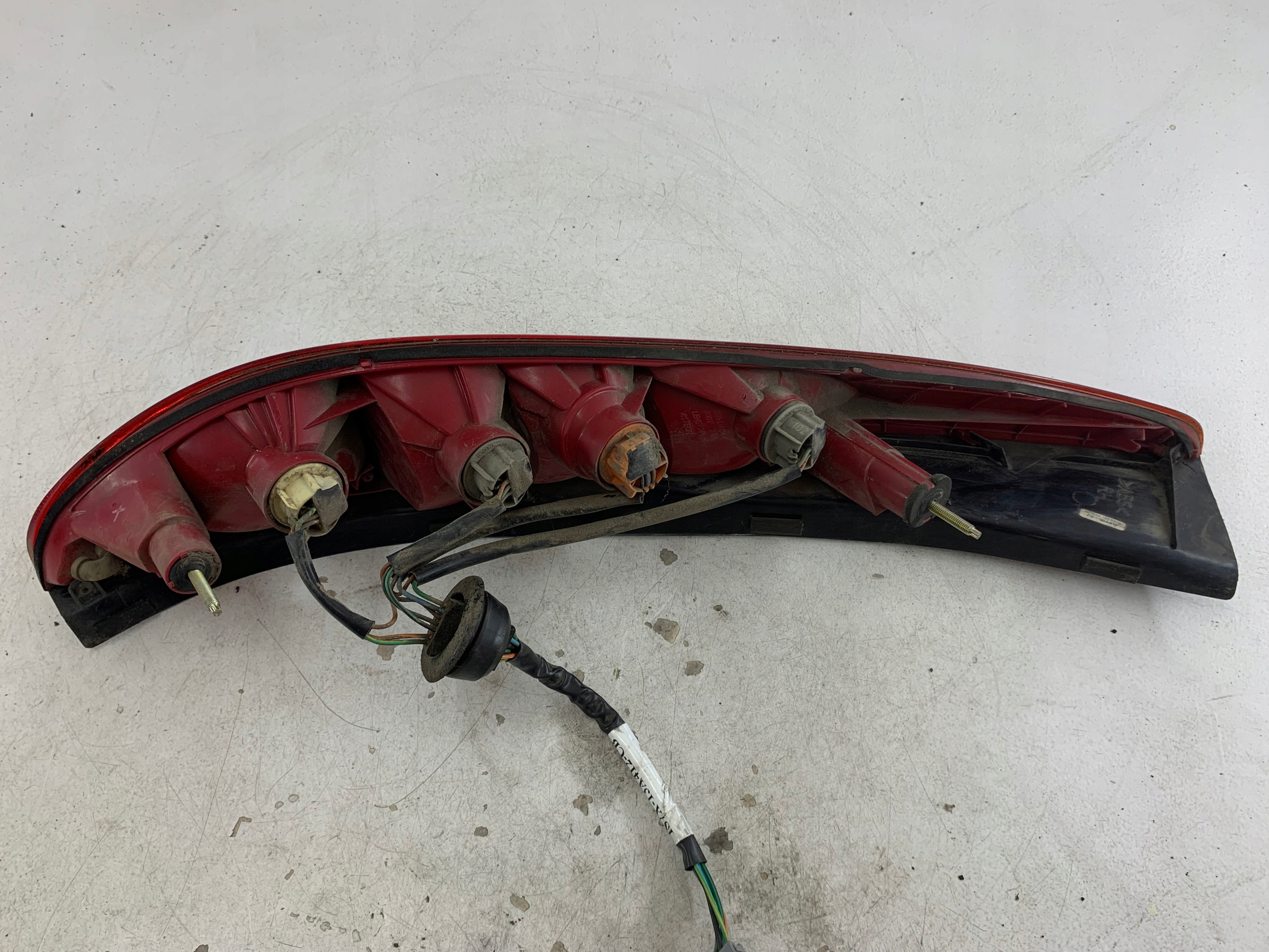 Dodatkowe zdjęcie używanej części: FORD MONDEO MK3 KOMBI LAMPA PRAWA TYŁ