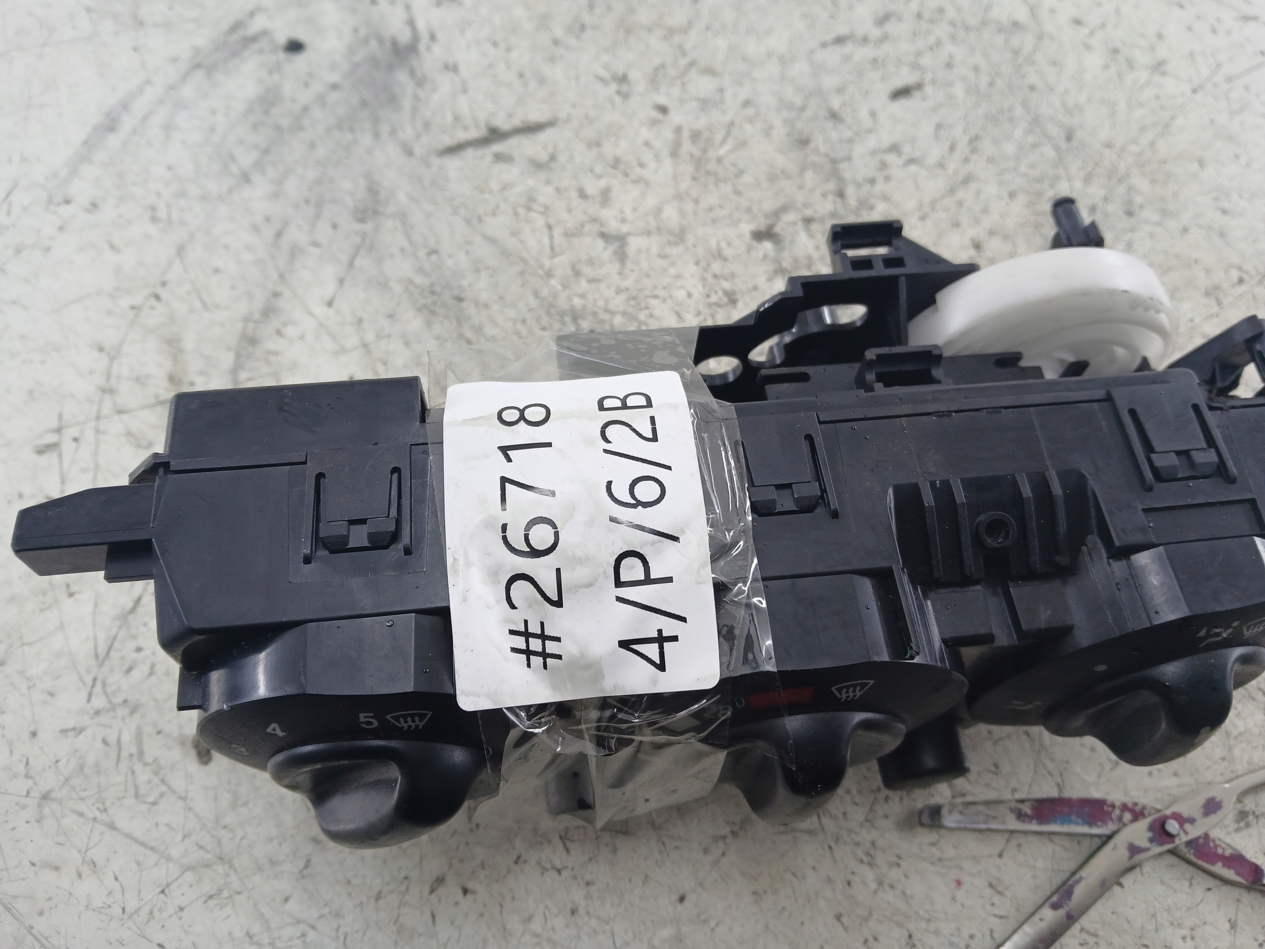 MERCEDES W168 PANEL KLIMATYZACJI 1688302185 - zdjęcie 6