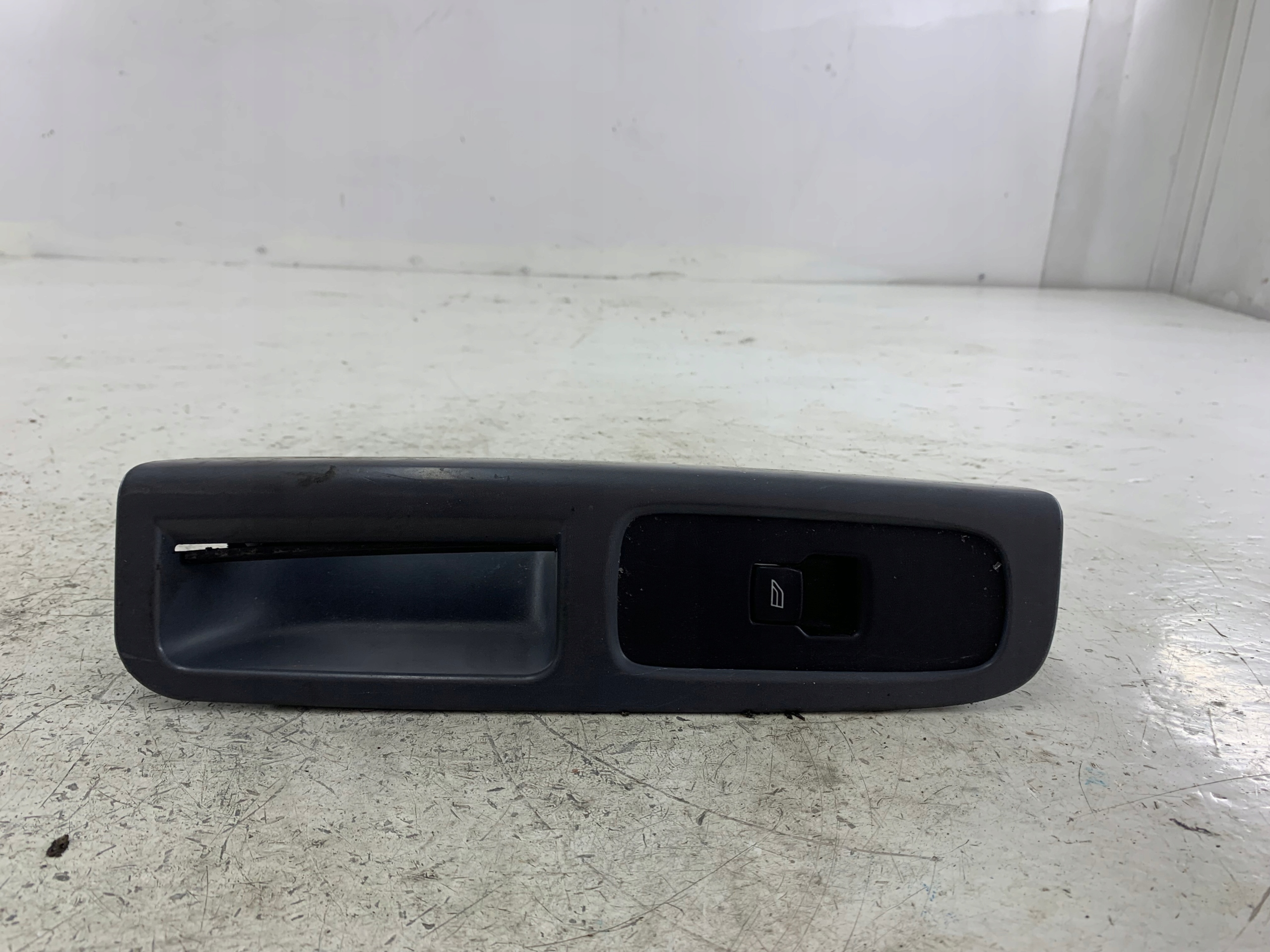 Dodatkowe zdjęcie używanej części: VOLVO V50 I PANEL SZYB PRAWY PRZÓD 30774162