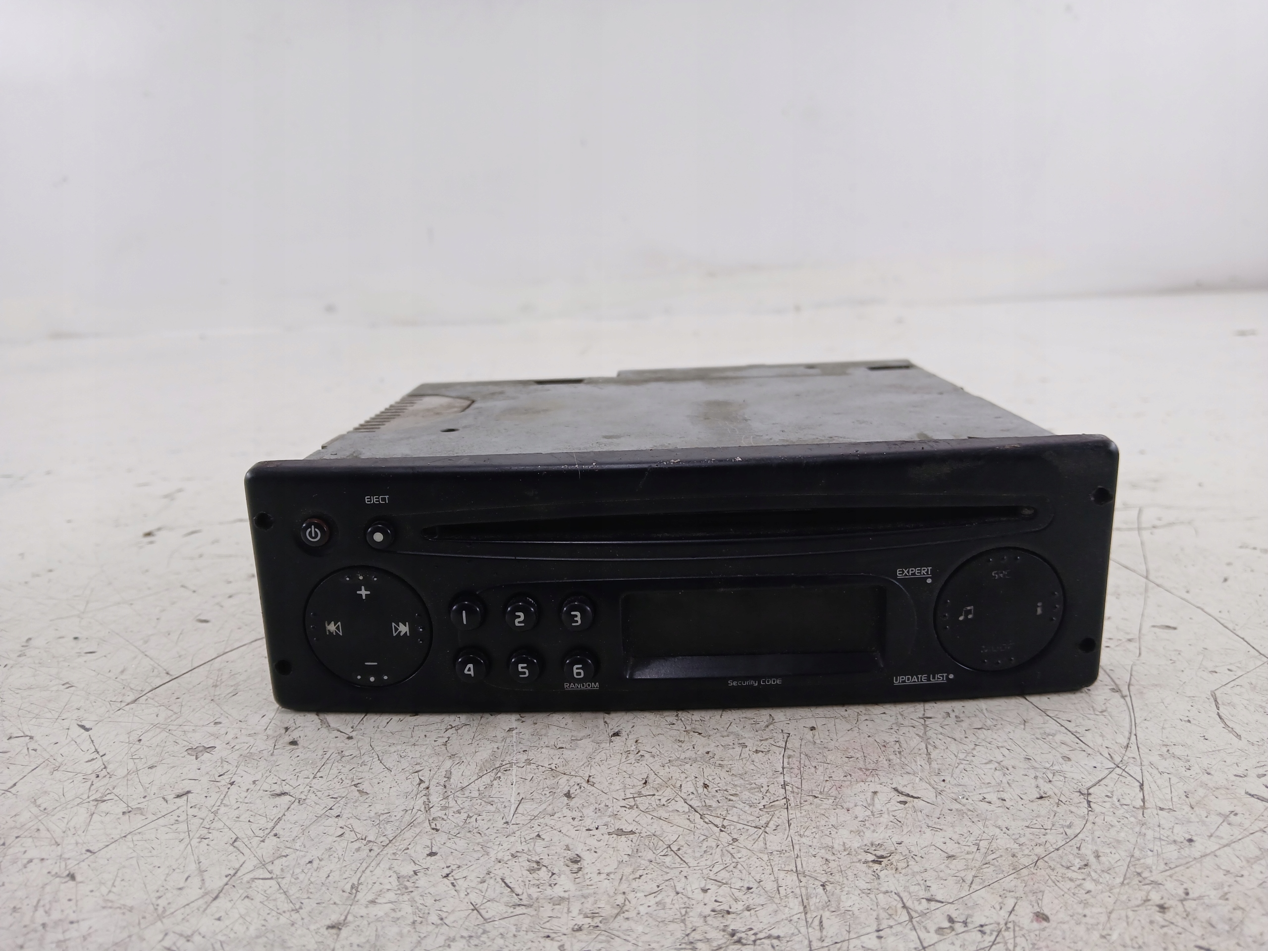 Dodatkowe zdjęcie używanej części: RENAULT KANGOO I RADIO FABRYCZNE CD 8200354519T + KOD 1396