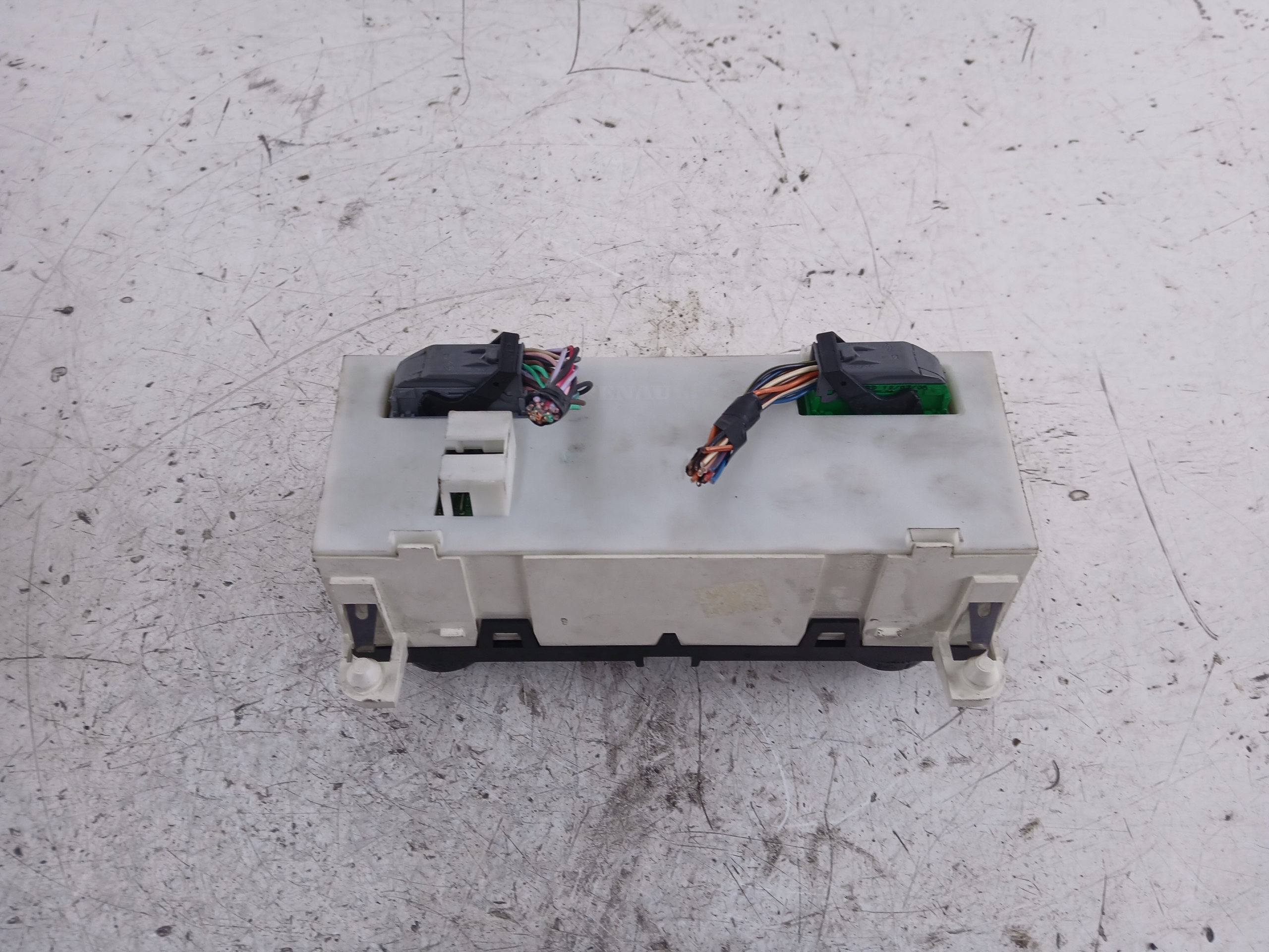 Dodatkowe zdjęcie używanej części: RENAULT LAGUNA II PANEL NAWIEWU KLIMATYZACJI 8200371295