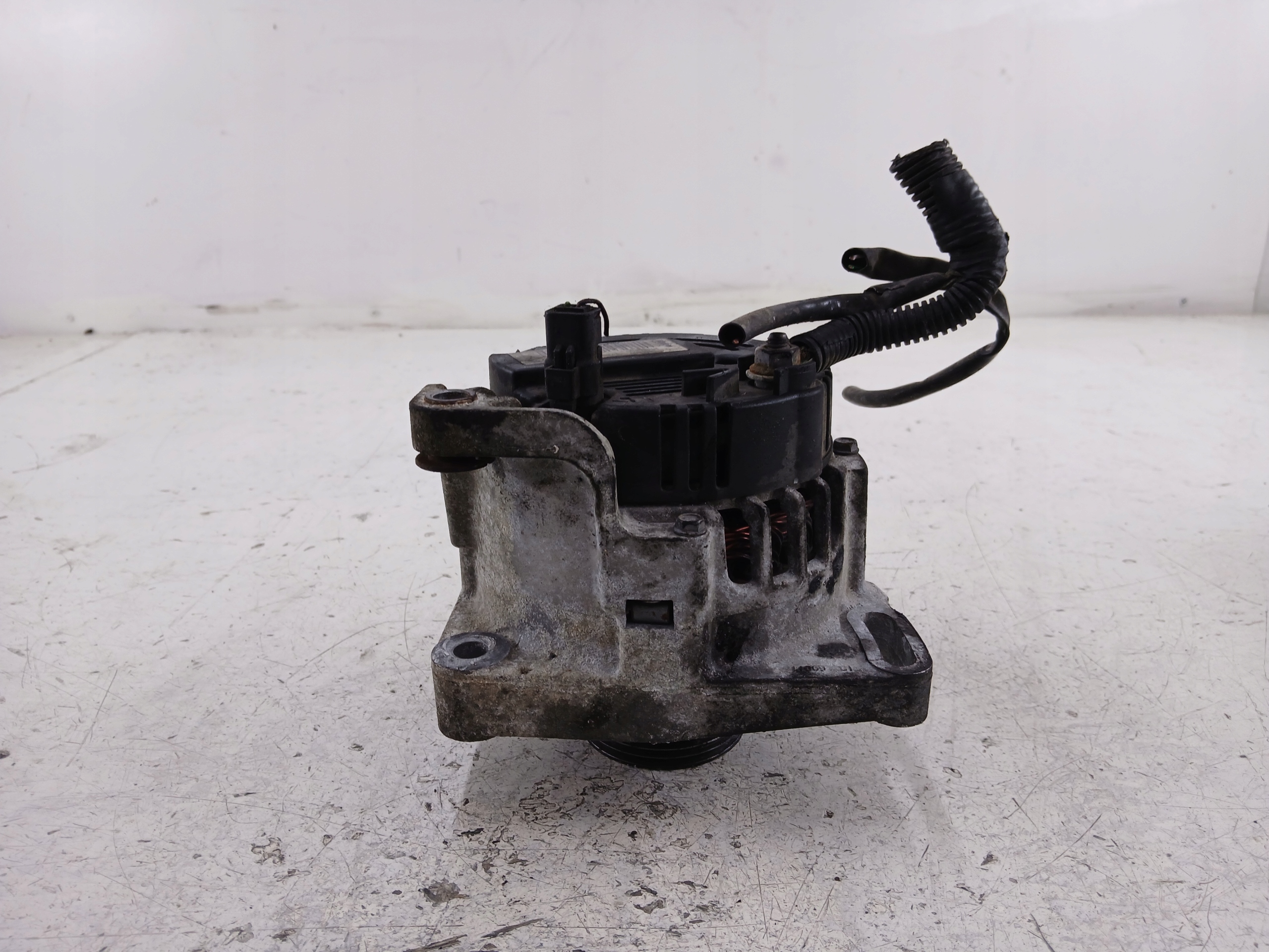 Dodatkowe zdjęcie używanej części: DACIA SANDERO RENAULT THALIA II 1.2 ALTERNATOR 8200660044B