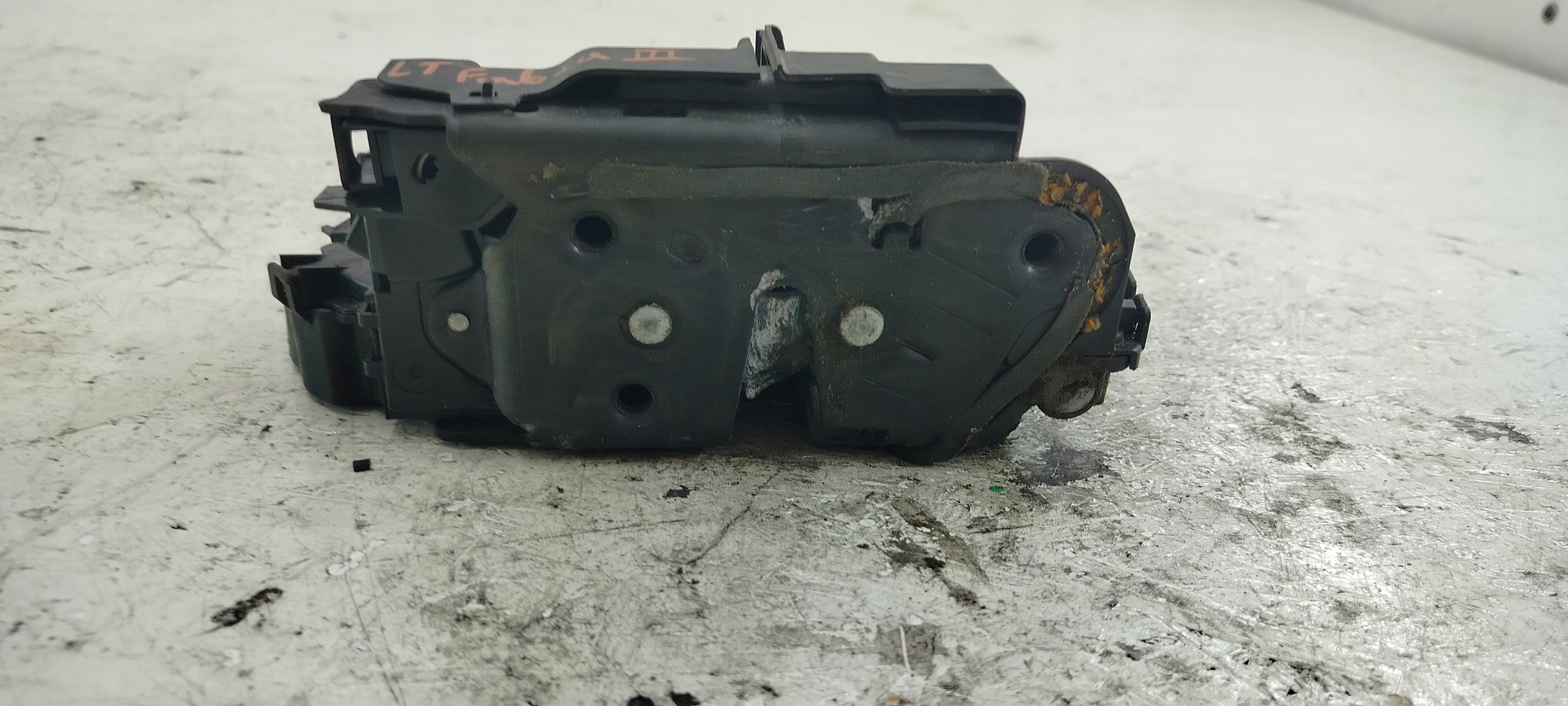 SKODA FABIA III KOMBI ZAMEK LEWY TYŁ 5TA839015E - zdjęcie 7