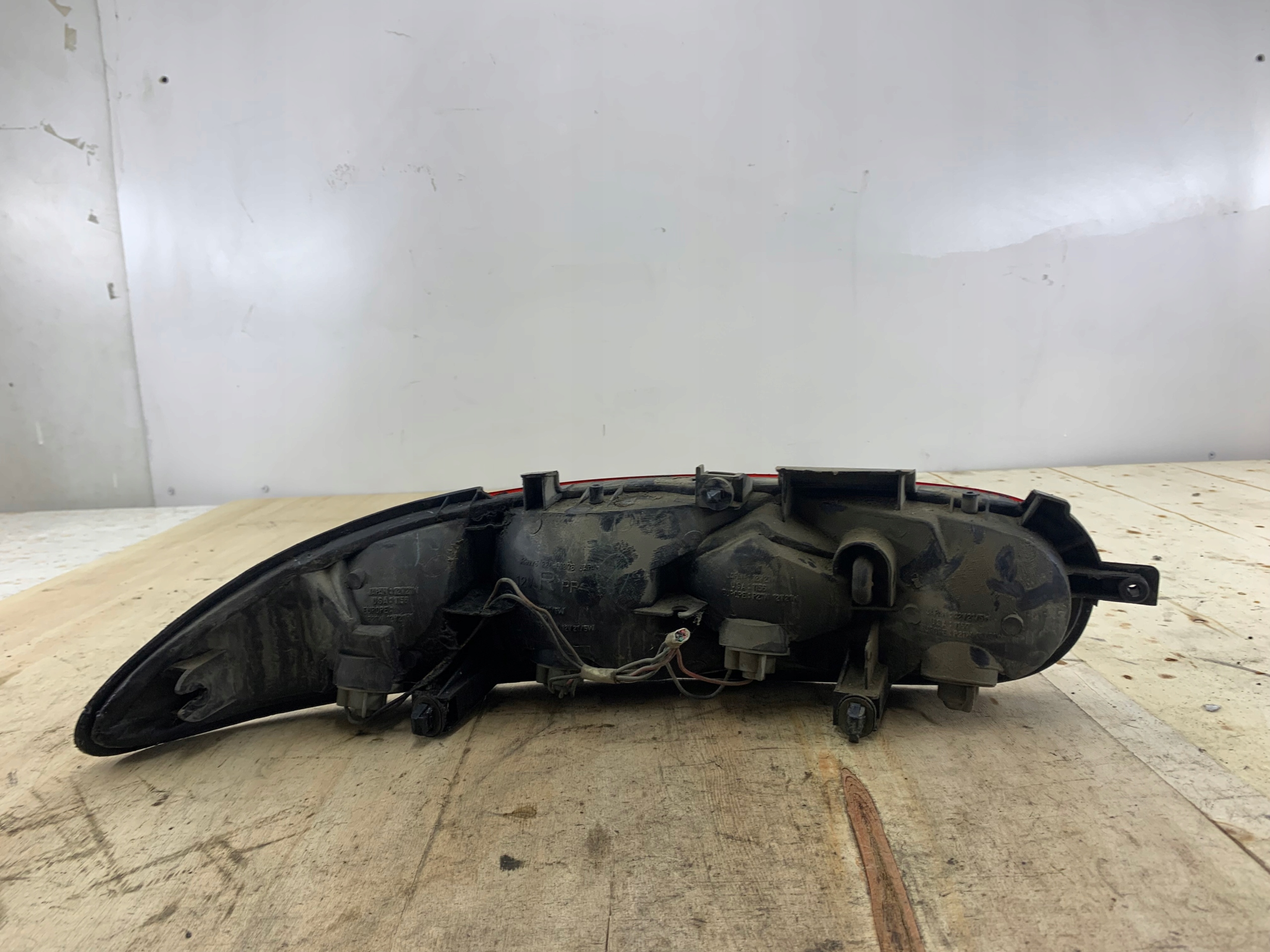 Dodatkowe zdjęcie używanej części: MAZDA MX-3 LAMPA PRAWY TYŁ
