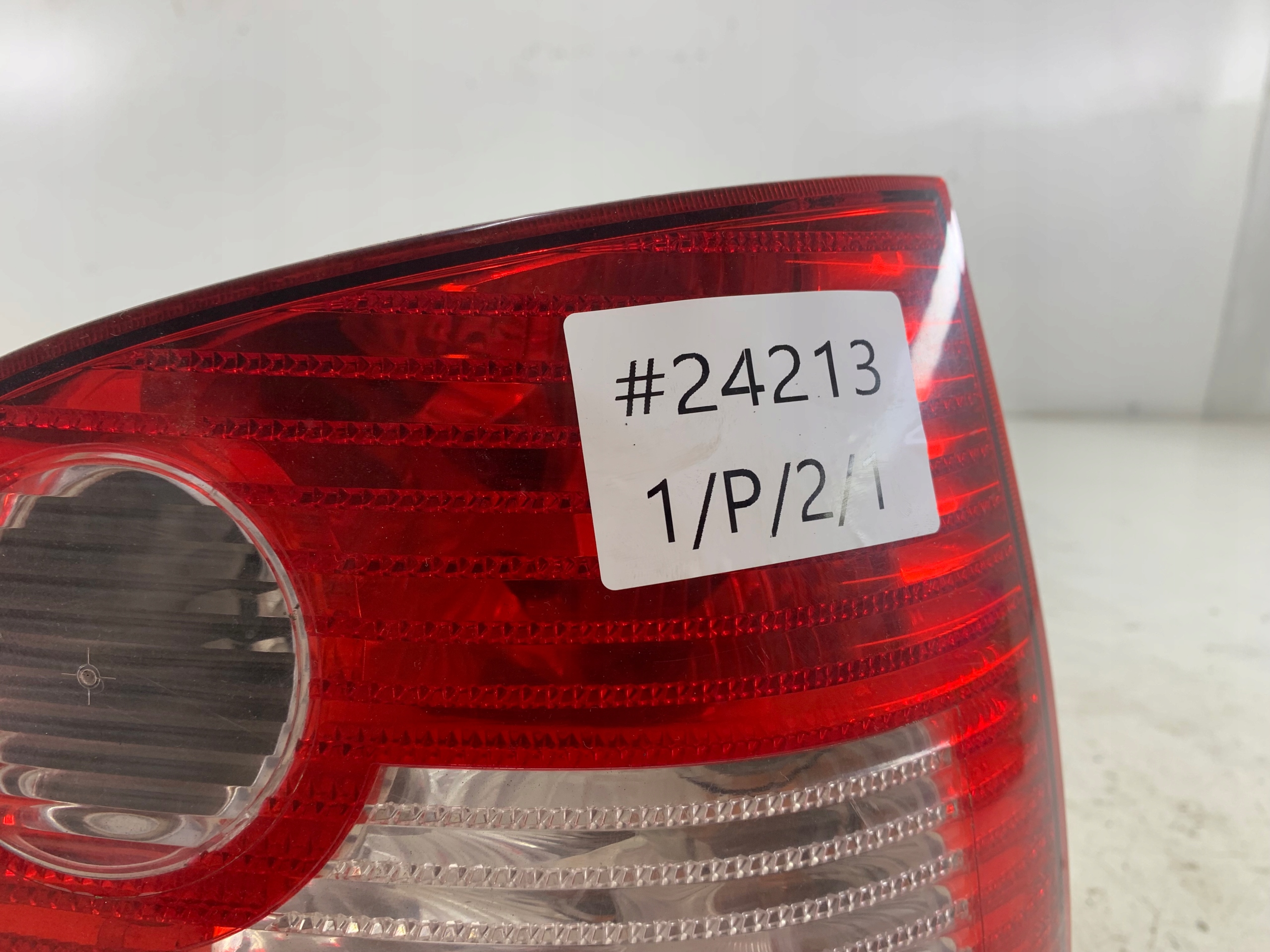 VW POLO IV 9N LAMPA PRAWA TYŁ - zdjęcie 5