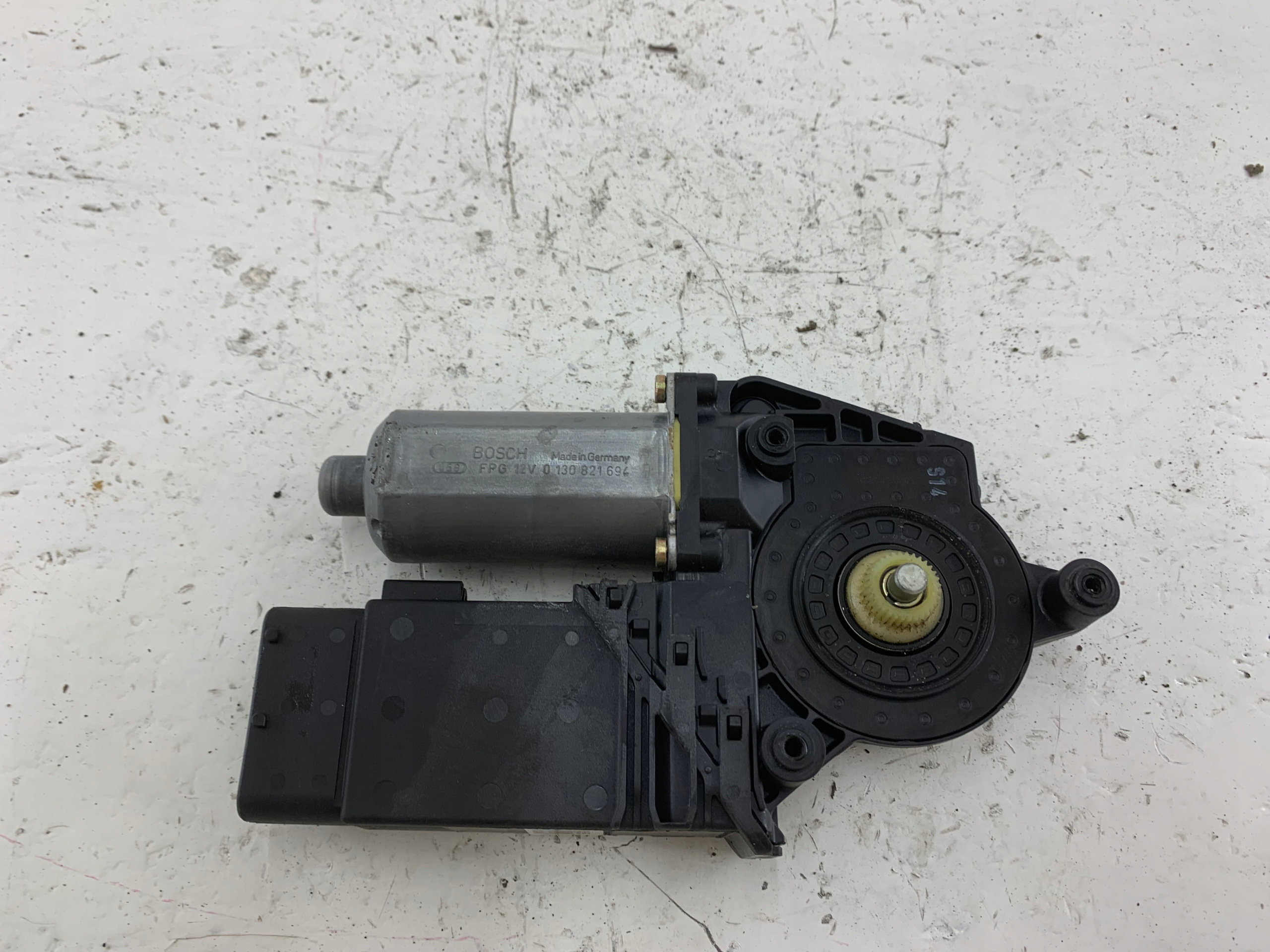 Dodatkowe zdjęcie używanej części: VW PASSAT B5 LIFT SILNICZEK SZYBY PRAWY PRZÓD 0130821694