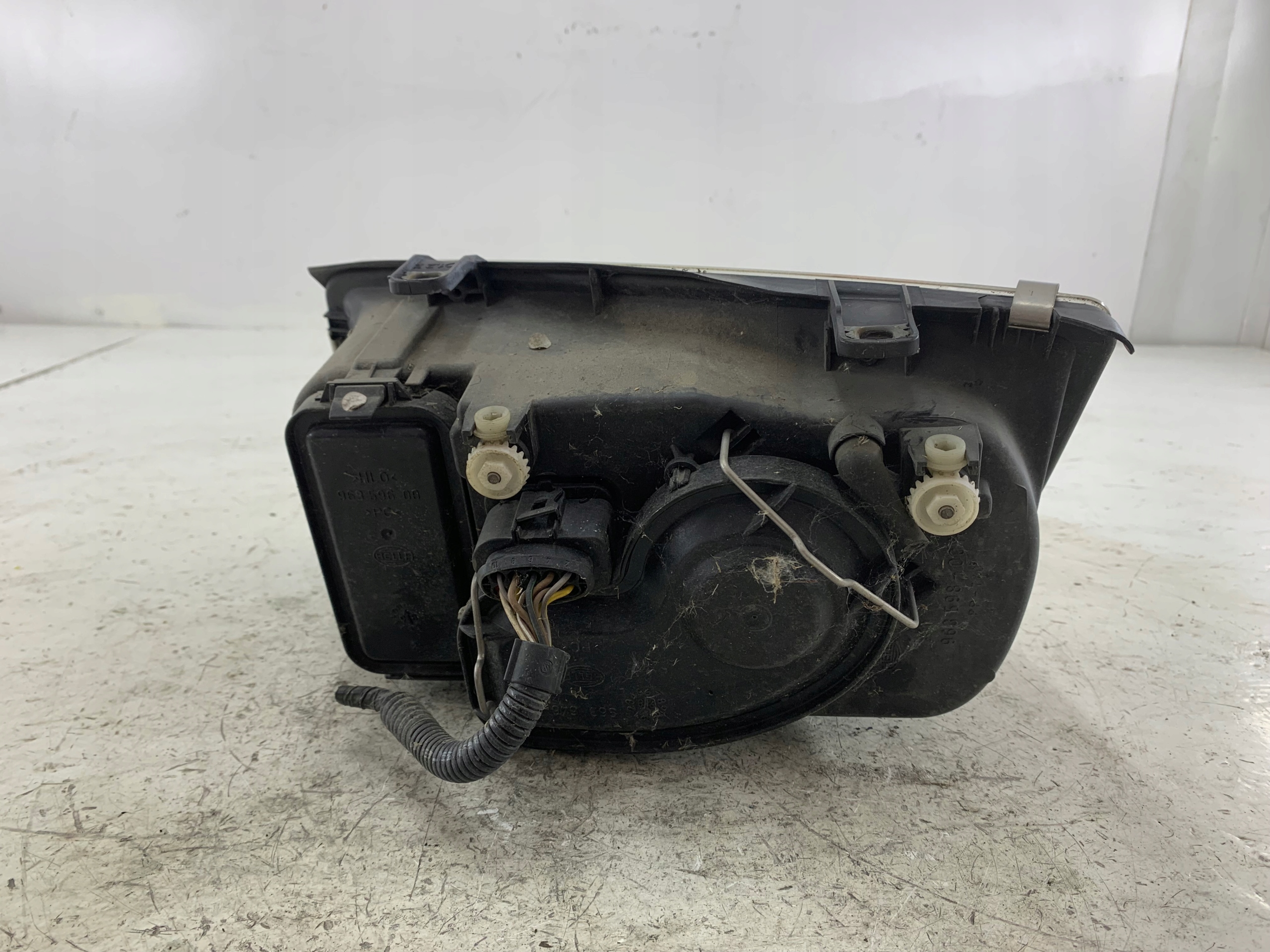 VW BORA LAMPA PRAWA PRZÓD - zdjęcie 4