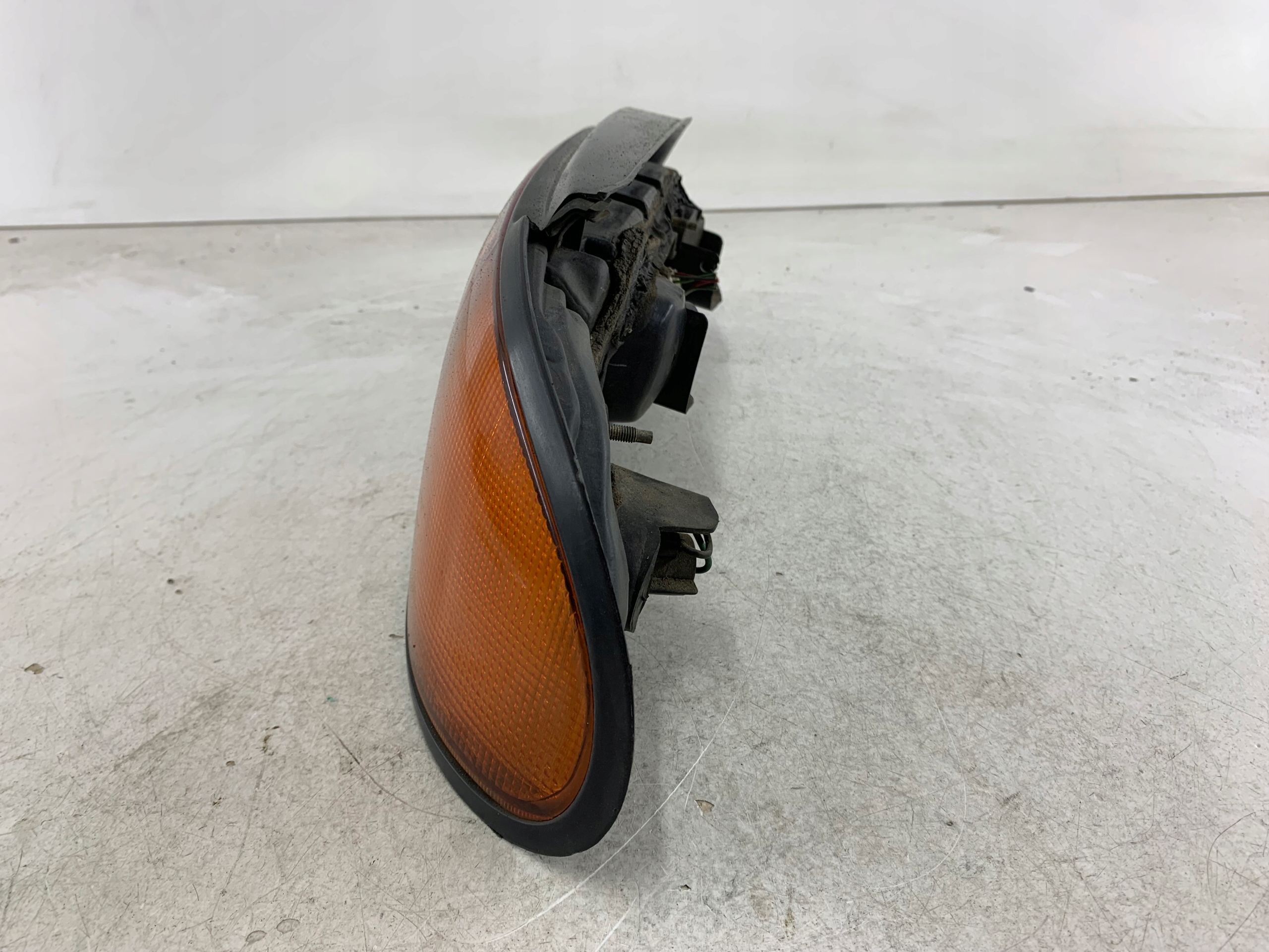 NISSAN 100NX LAMPA PRAWA TYŁ - zdjęcie 4