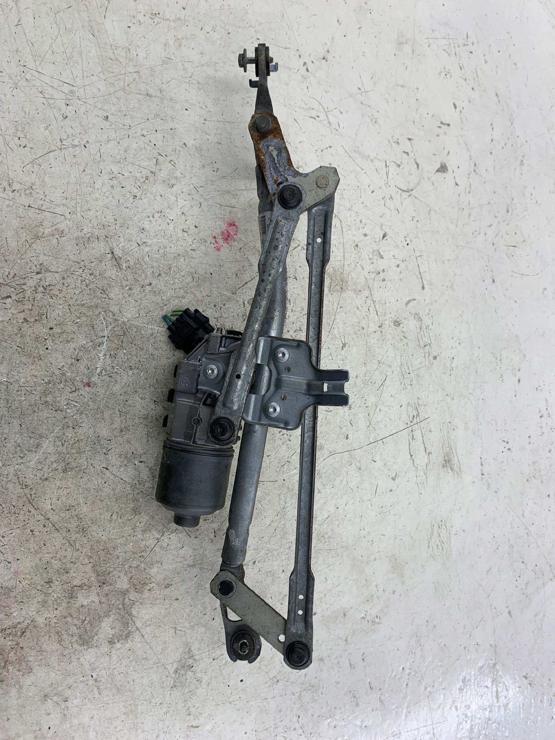 Dodatkowe zdjęcie używanej części: CITROEN BERLINGO II MECHANIZM WYCIERACZKI PRZÓD 0390241621