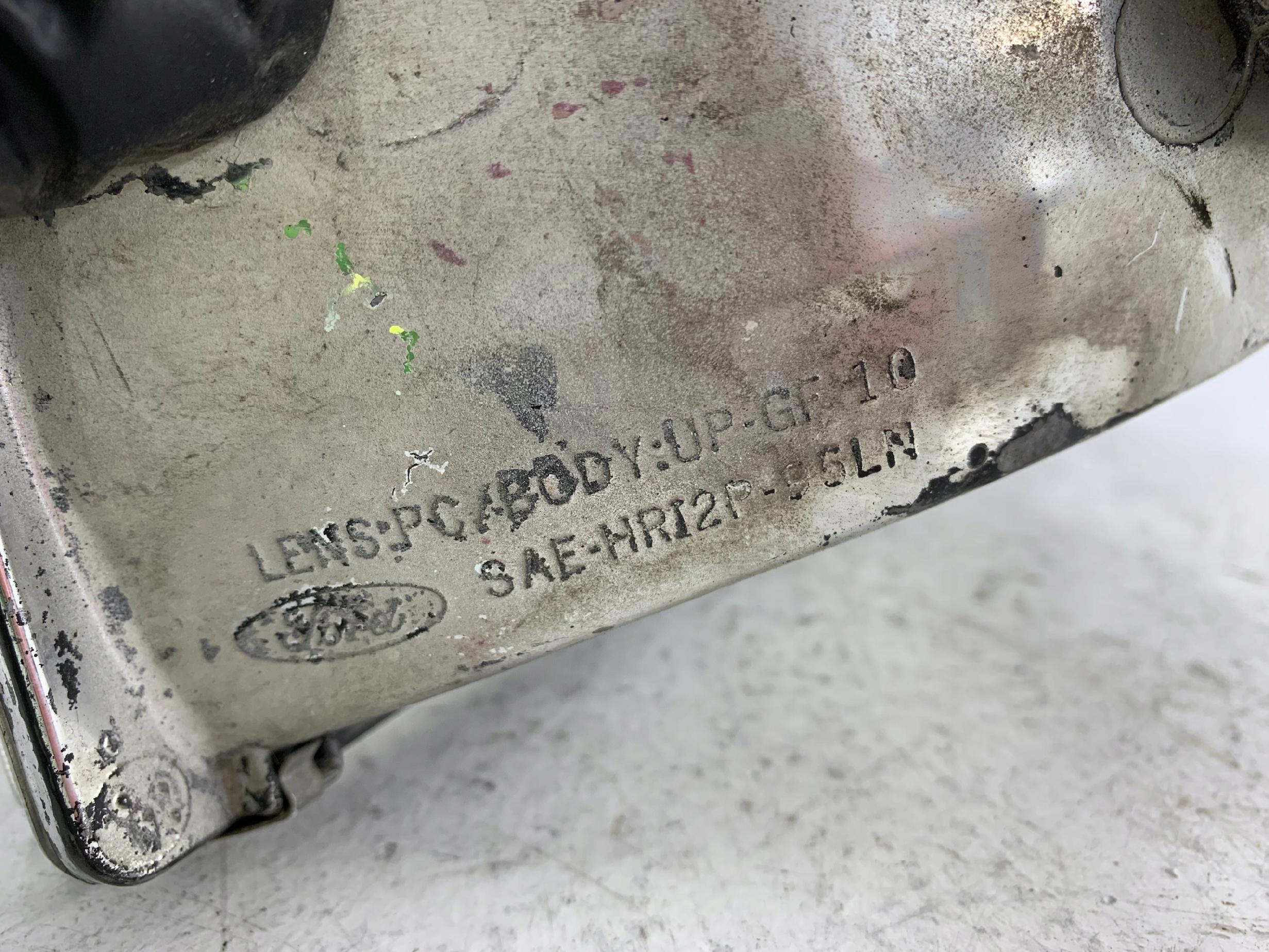 Dodatkowe zdjęcie używanej części: FORD LINCOLN TOWNCAR LAMPA LEWA PRZÓD