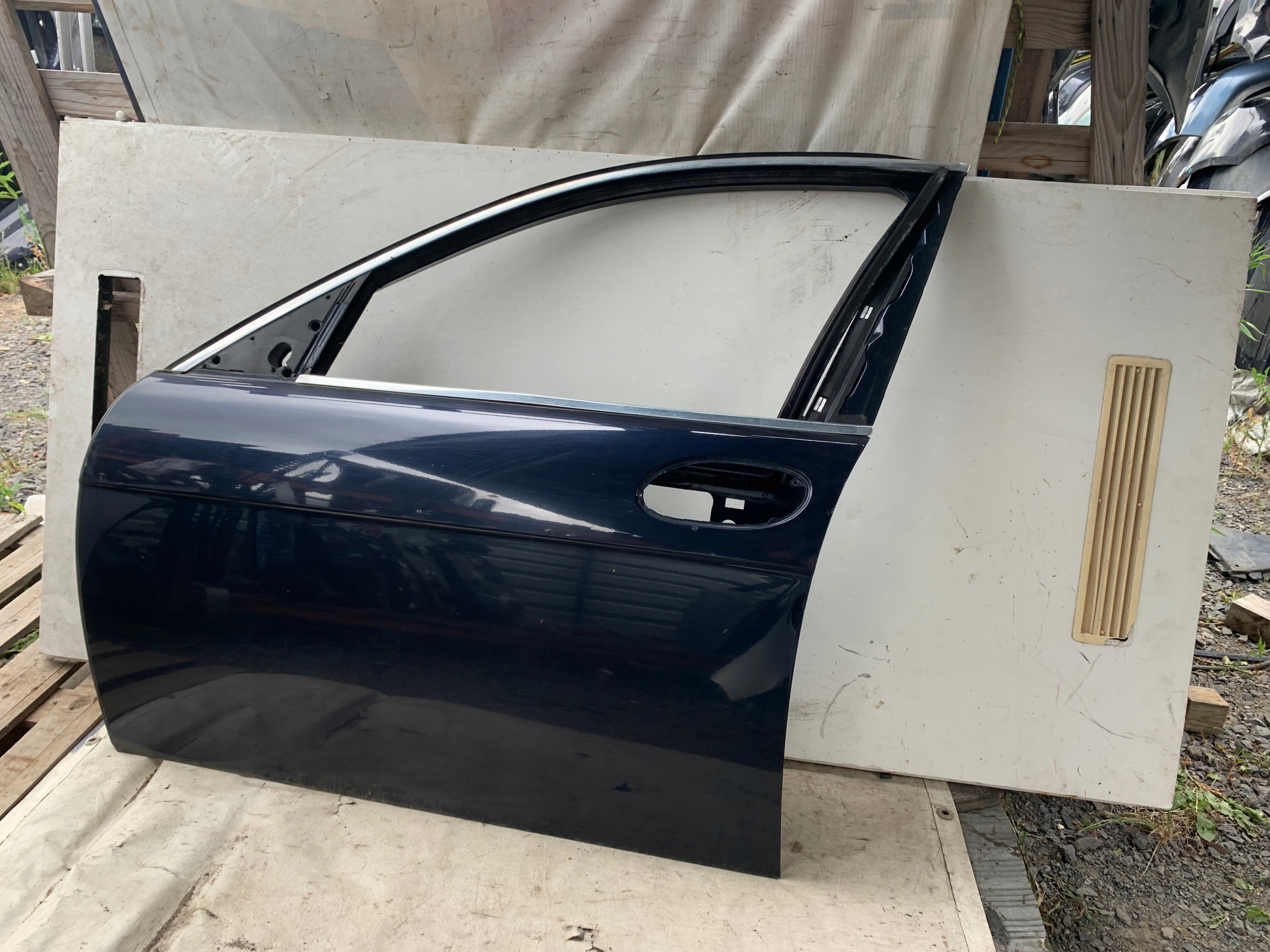Dodatkowe zdjęcie używanej części: BMW E65 DRZWI LEWY PRZÓD MONACOBLAU A35