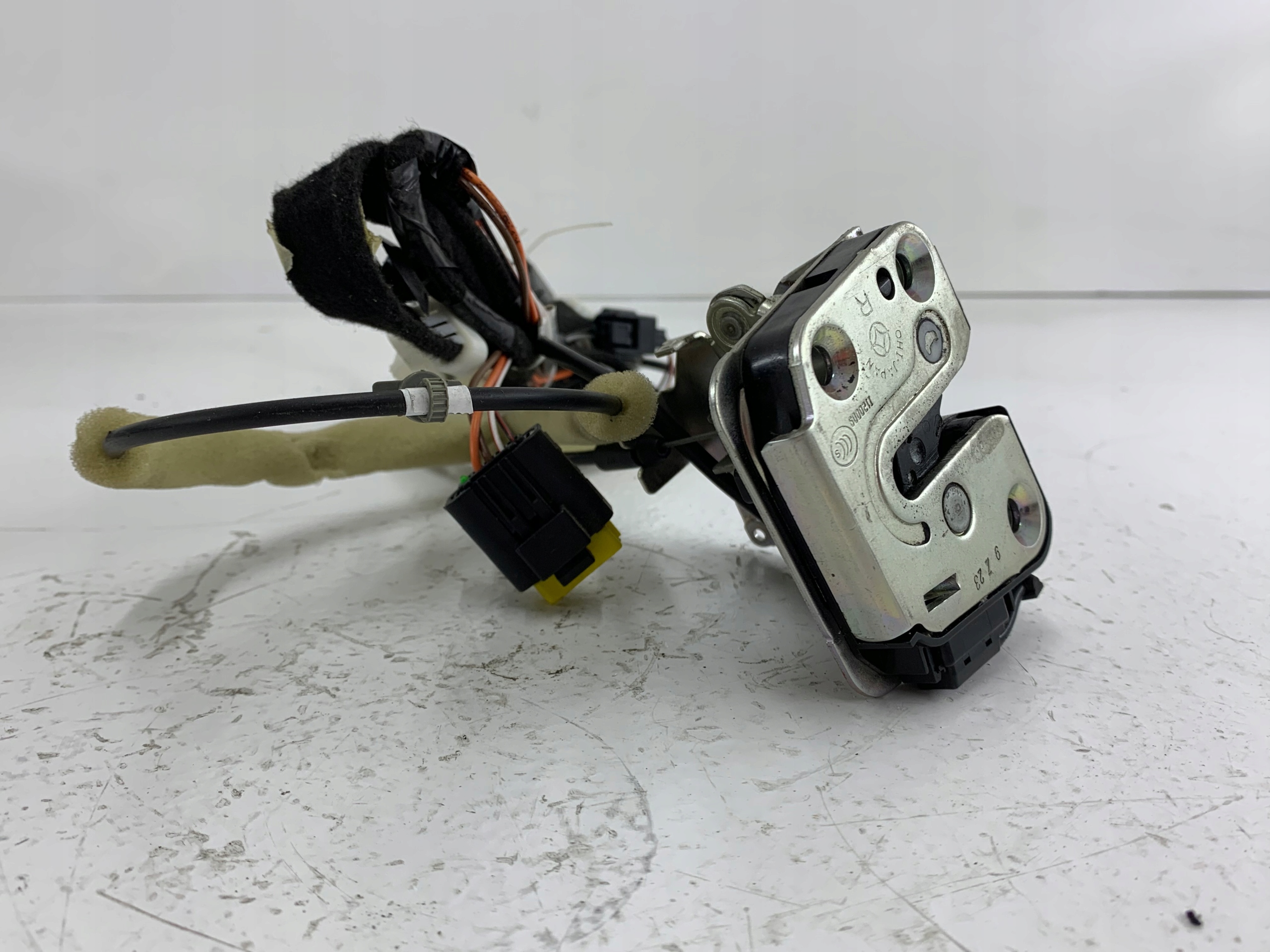 Dodatkowe zdjęcie używanej części: RENAULT MASTER IV III LIFT ZAMEK DRZWI BOCZNYCH PRZESUWNYCH 241263626R