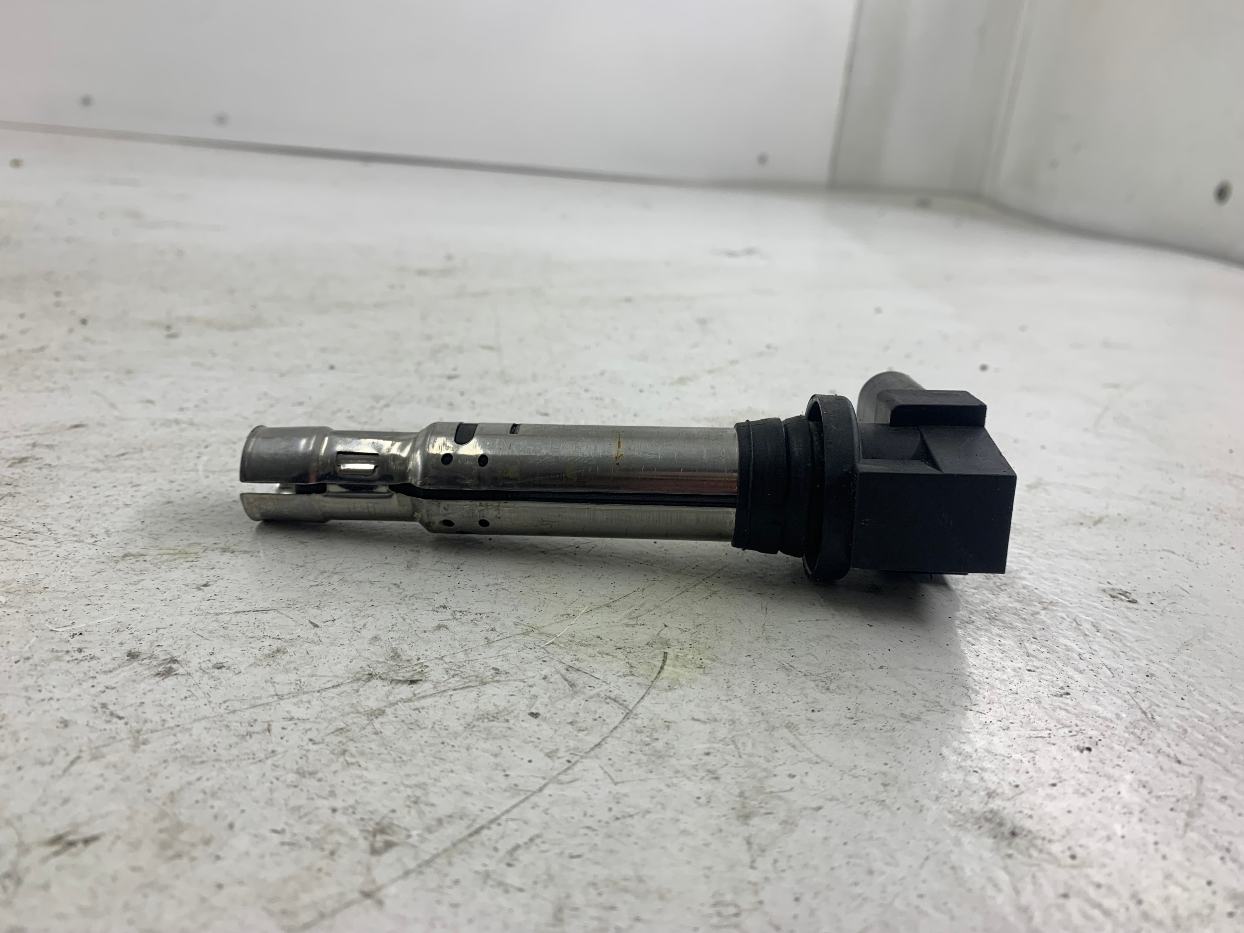 Dodatkowe zdjęcie używanej części: VW GOLF V 1.4 TSI SEAT IBIZA III FABIA I 1.4 CEWKA ZAPŁONOWA 036905715E