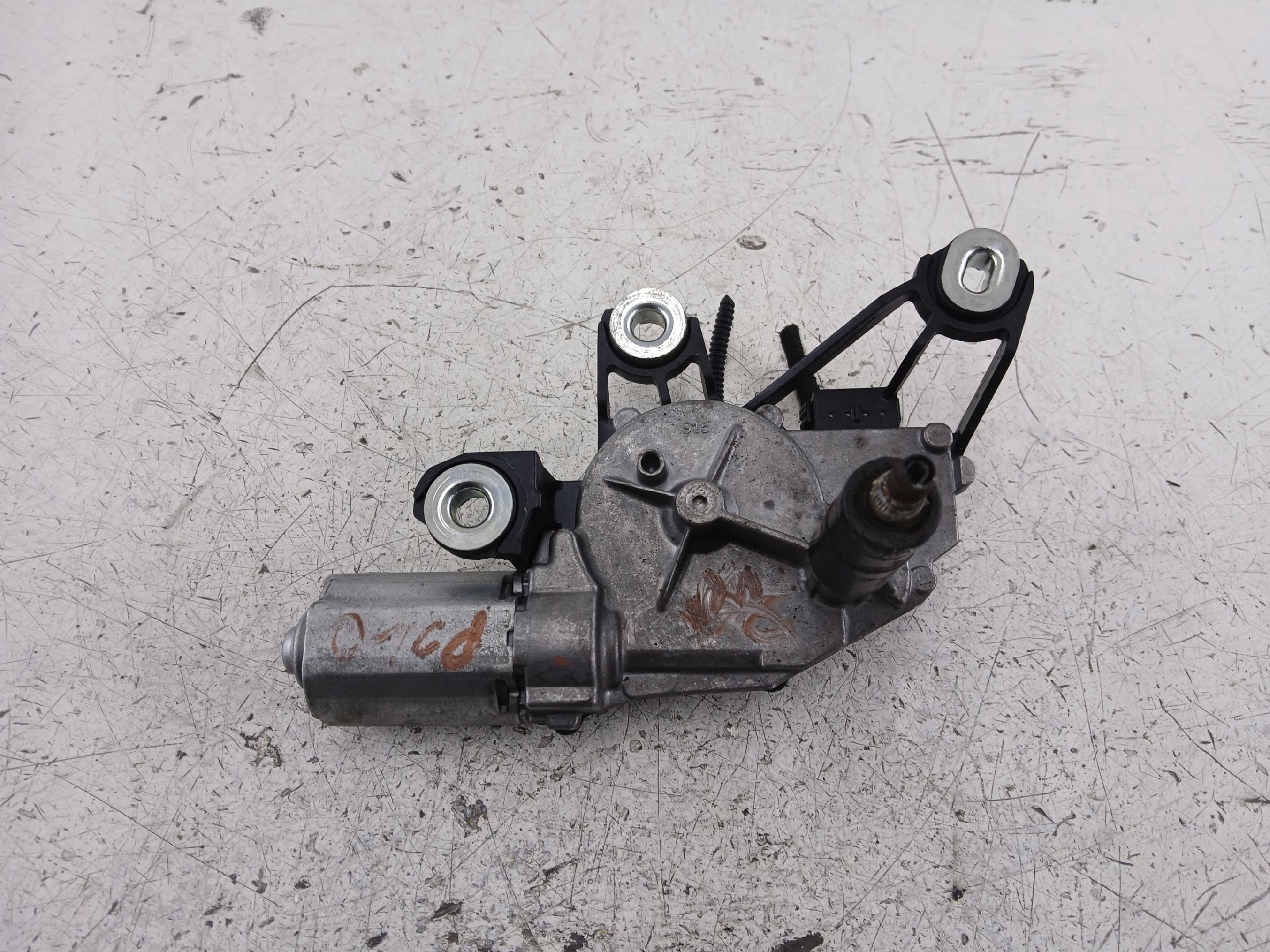 Dodatkowe zdjęcie używanej części: VW POLO 9N LIFT MECHANIZM WYCIERACZKI TYŁ 6Q6955711C