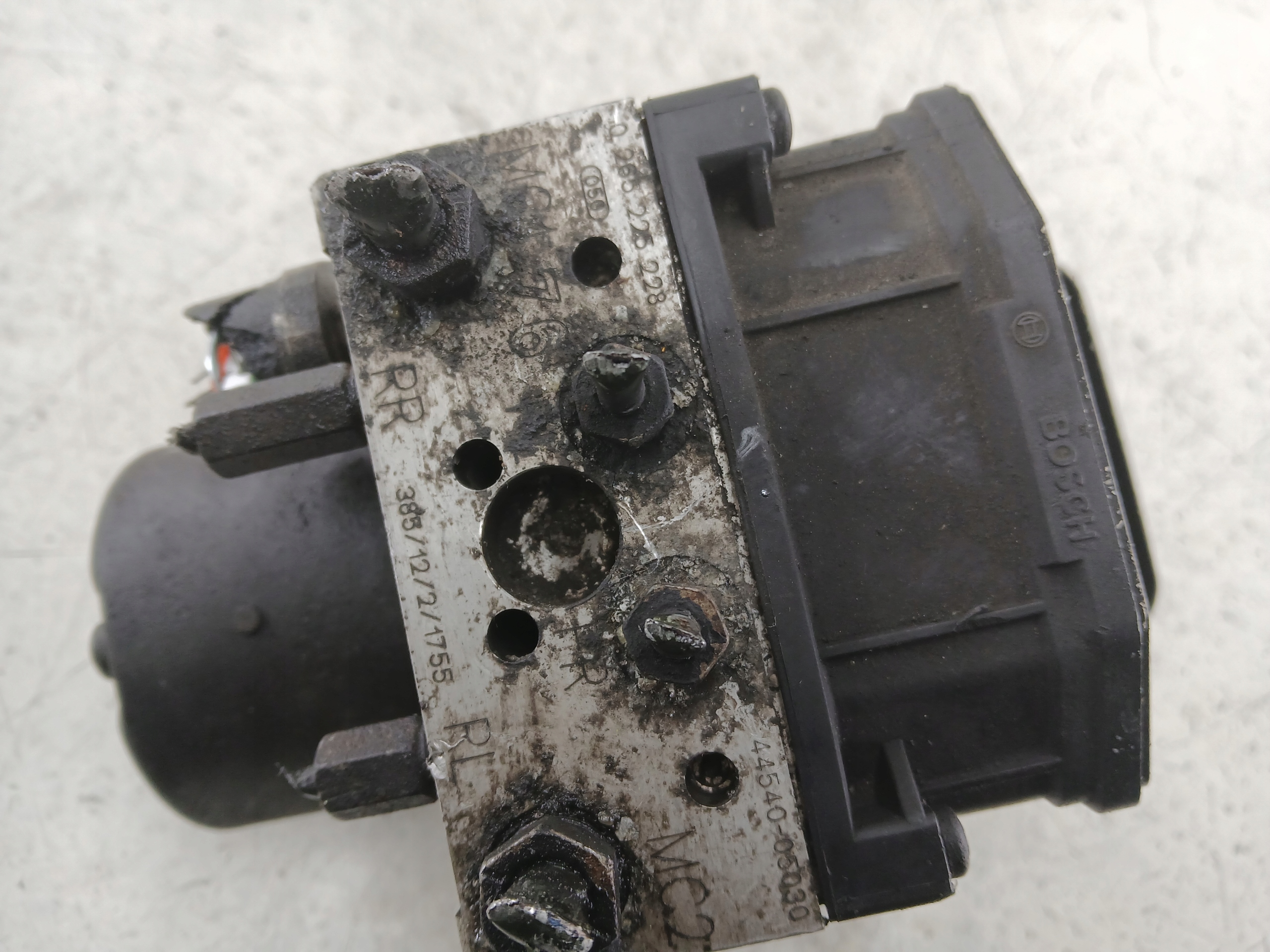 Dodatkowe zdjęcie używanej części: TOYOTA AVENSIS T25 POMPA HAMULCOWA ABS 44540-05030 0265950101