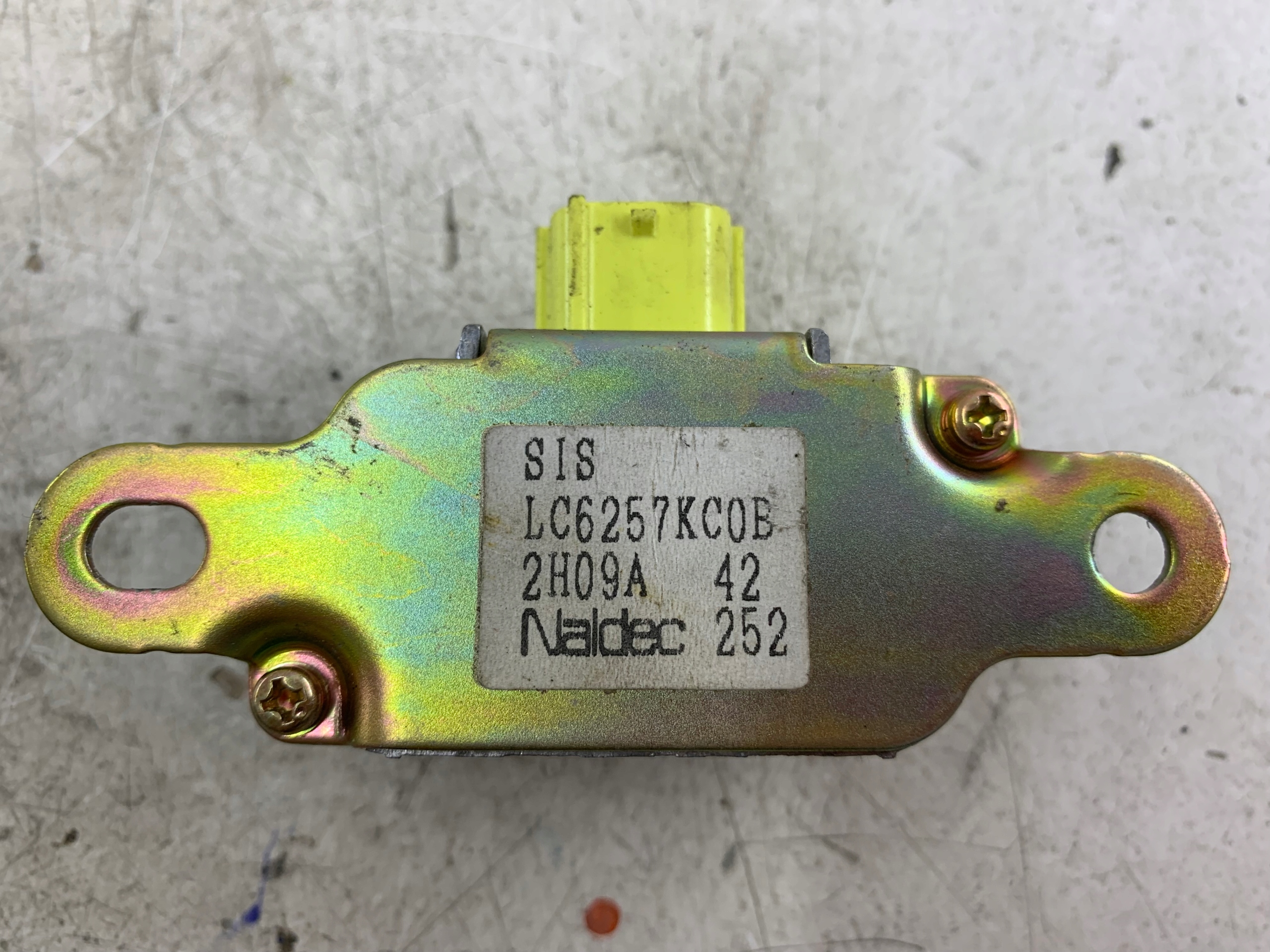 Dodatkowe zdjęcie używanej części: MAZDA MPV II SENSOR MODUŁ CZUJNIK UDERZENIA LC6257KC0B
