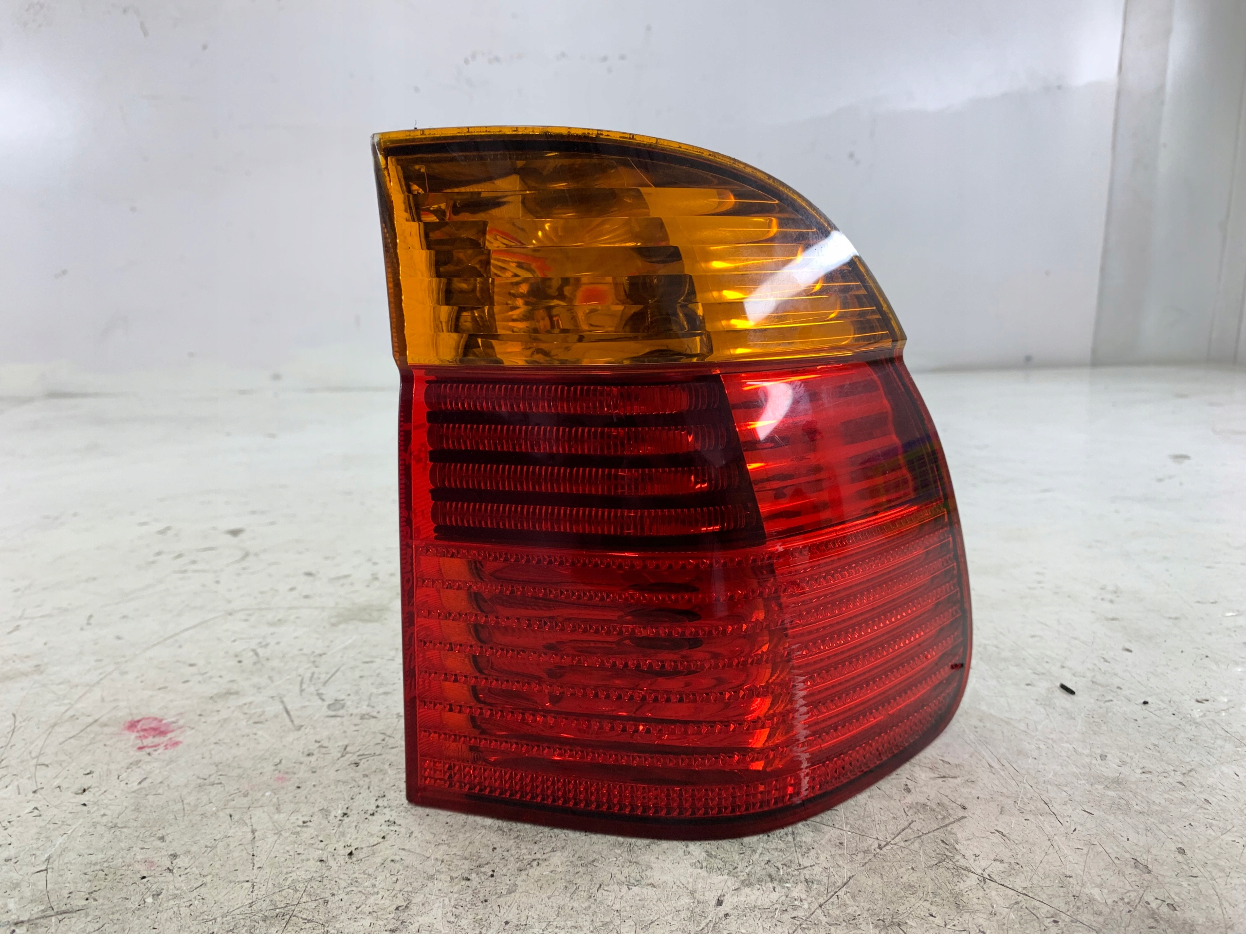 Dodatkowe zdjęcie używanej części: BMW E39 KOMBI TOURING LAMPA PRAWA TYŁ 6900214