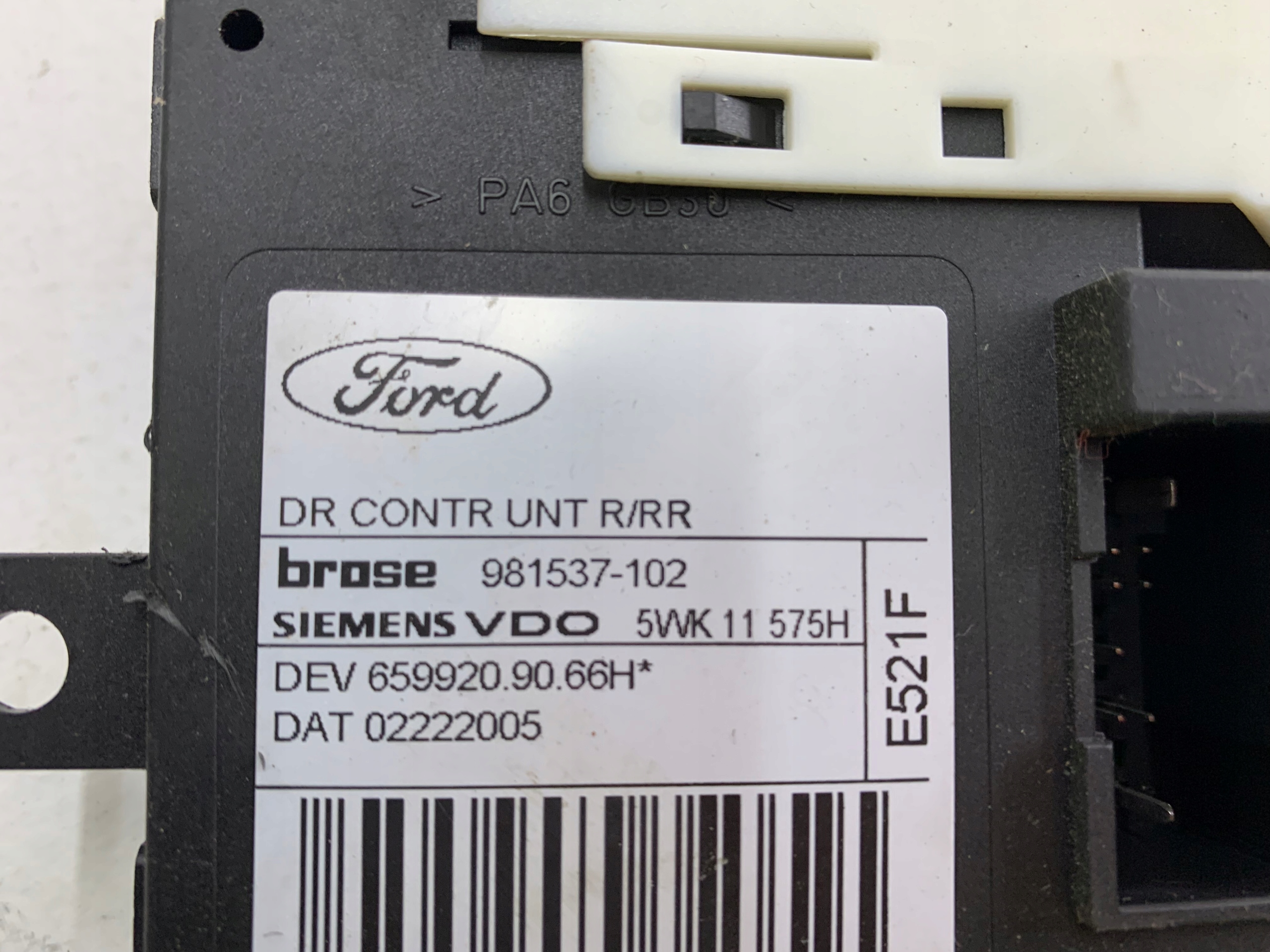 Dodatkowe zdjęcie używanej części: FORD FOCUS MK2 SILNICZEK SZYBY PRAWY TYŁ 981537-102