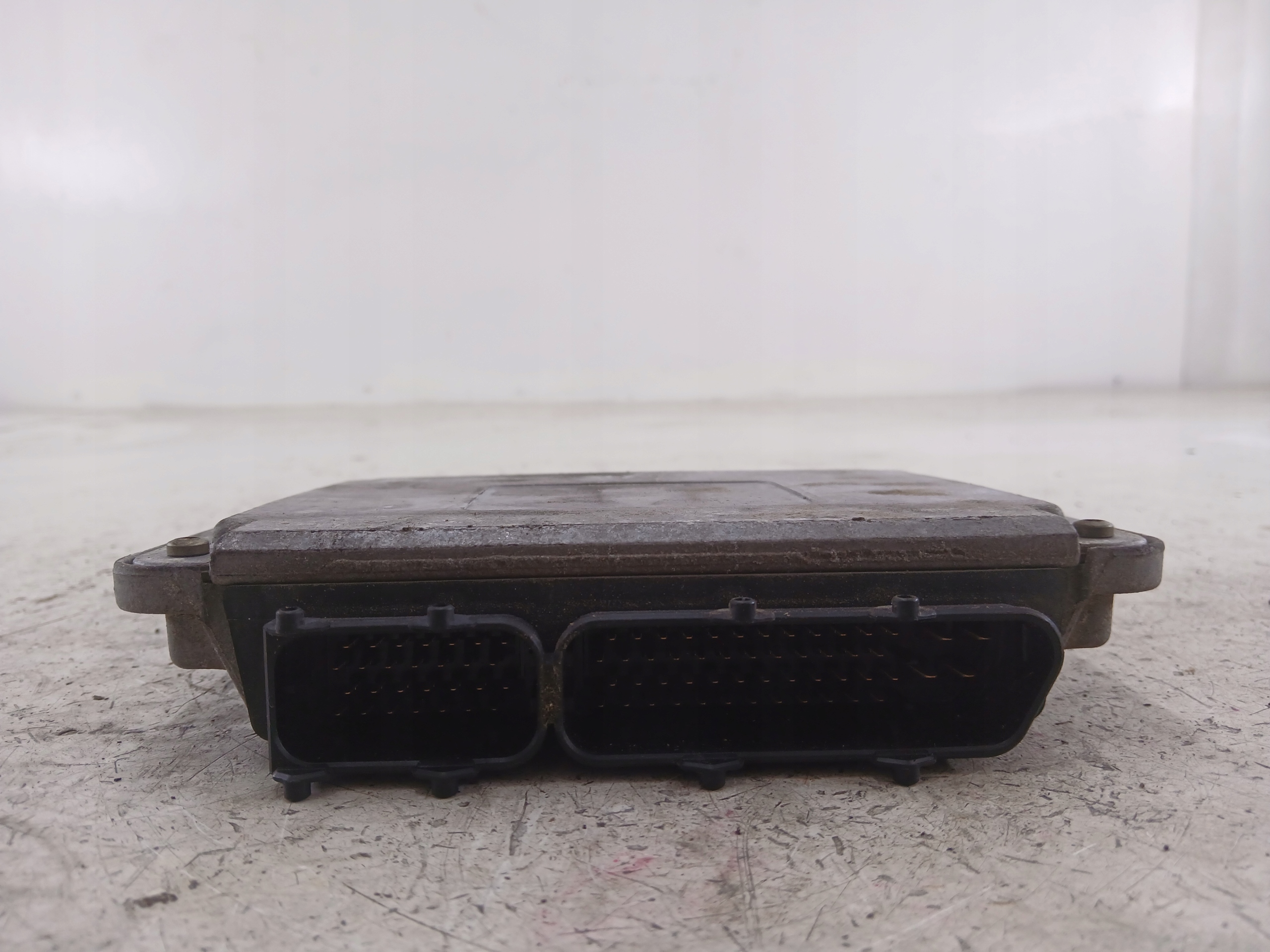 Dodatkowe zdjęcie używanej części: VW GOLF IV 1.4 STEROWNIK SILNIKA 036906014CF