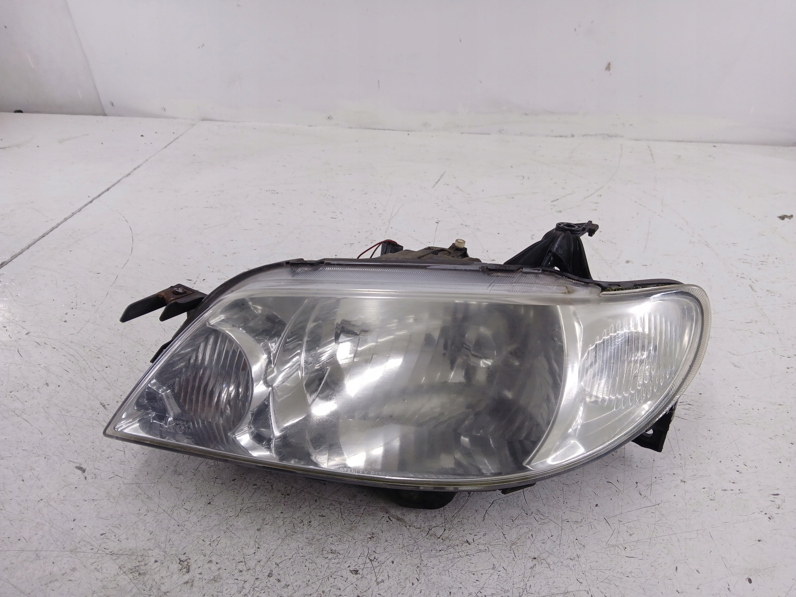MAZDa 323F BJ LAMPA LEWA PRZÓD - zdjęcie 3