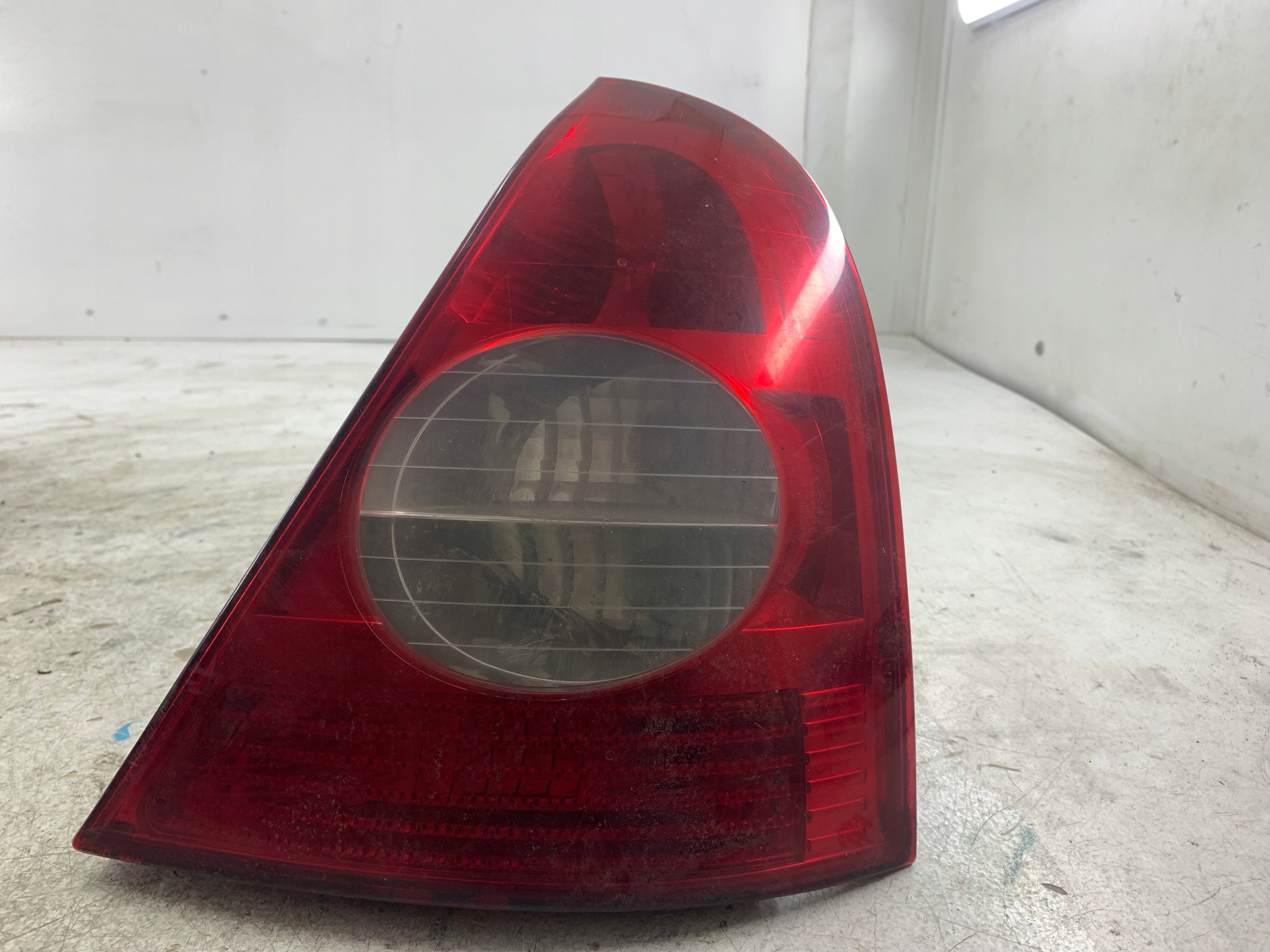 Dodatkowe zdjęcie używanej części: RENAULT CLIO II LIFT LAMPA PRAWA TYŁ