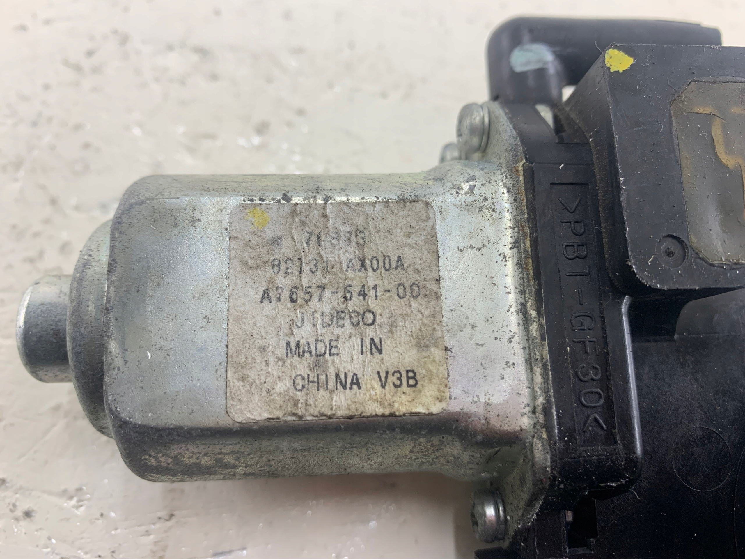 NISSAN TIIDA SILNICZEK SZYBY LEWY TYŁ 82731AX00A - zdjęcie 6