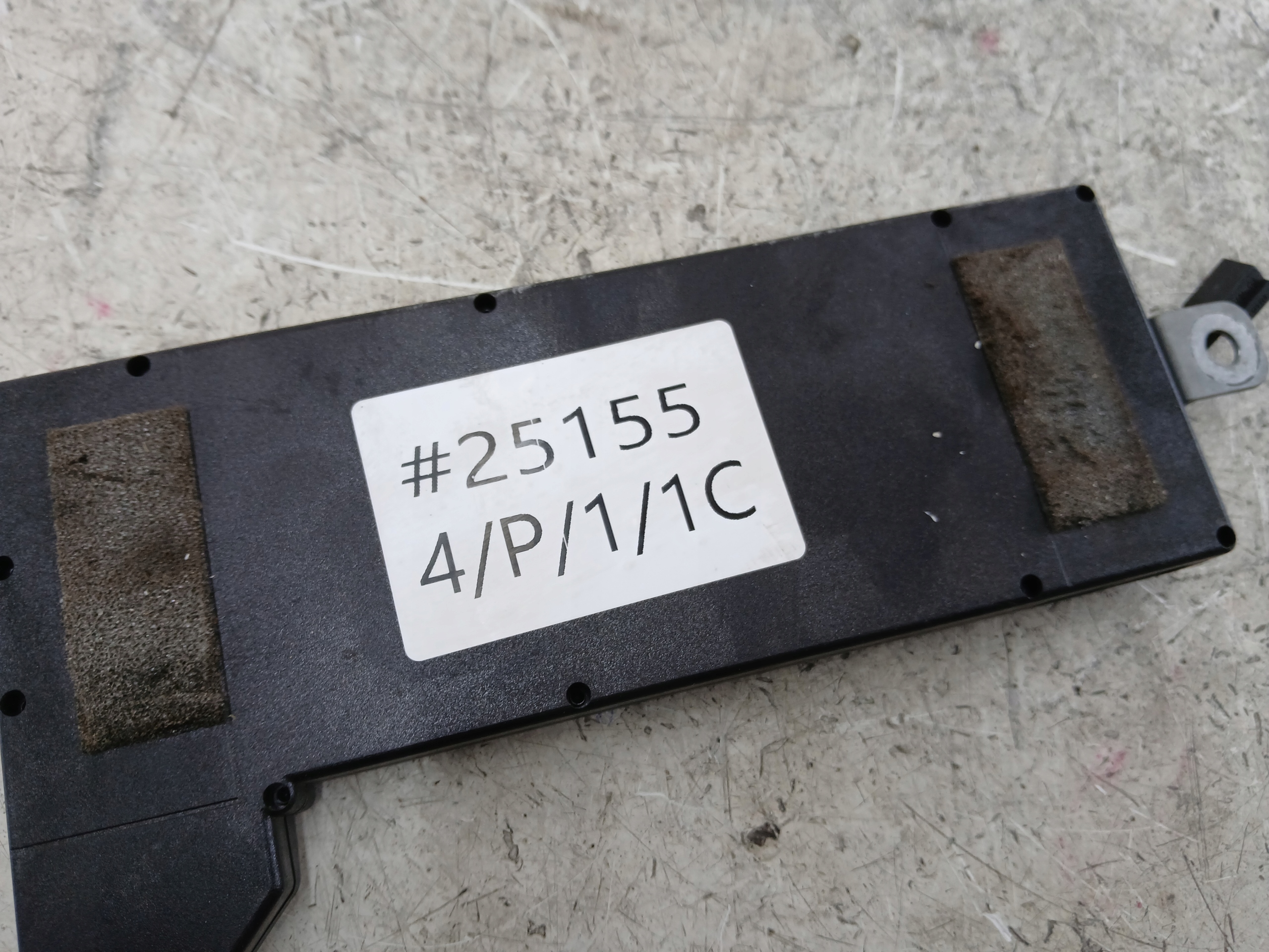 MERCEDES W203 WZMACNIACZ ANTENOWY A2038207989 - zdjęcie 6