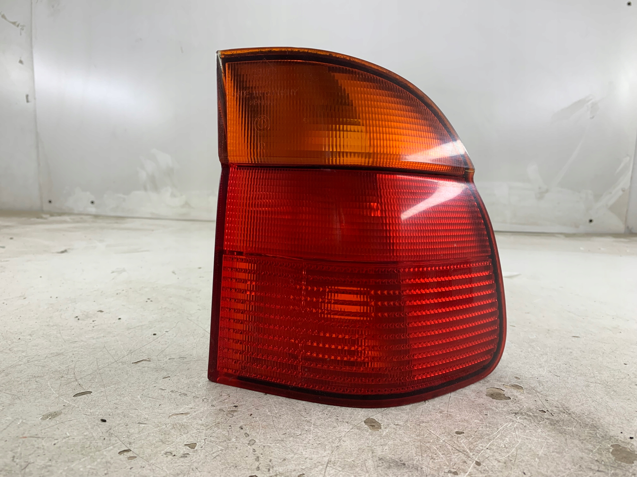 Dodatkowe zdjęcie używanej części: BMW E39 KOMBI TOURING LAMPA PRAWA TYŁ