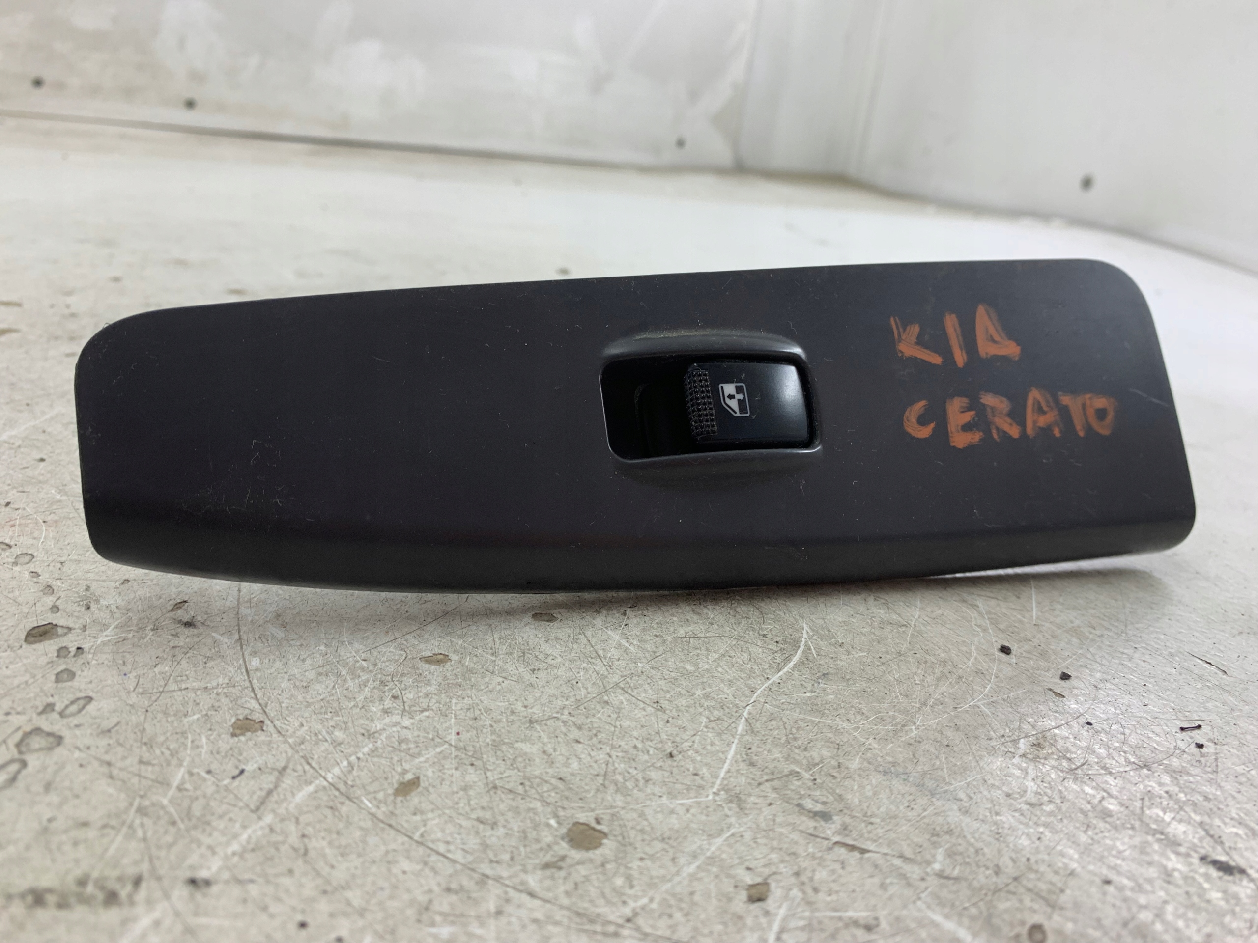 Dodatkowe zdjęcie używanej części: KIA CERATO I PANEL SZYB PRAWY PRZÓD 93575-2F000