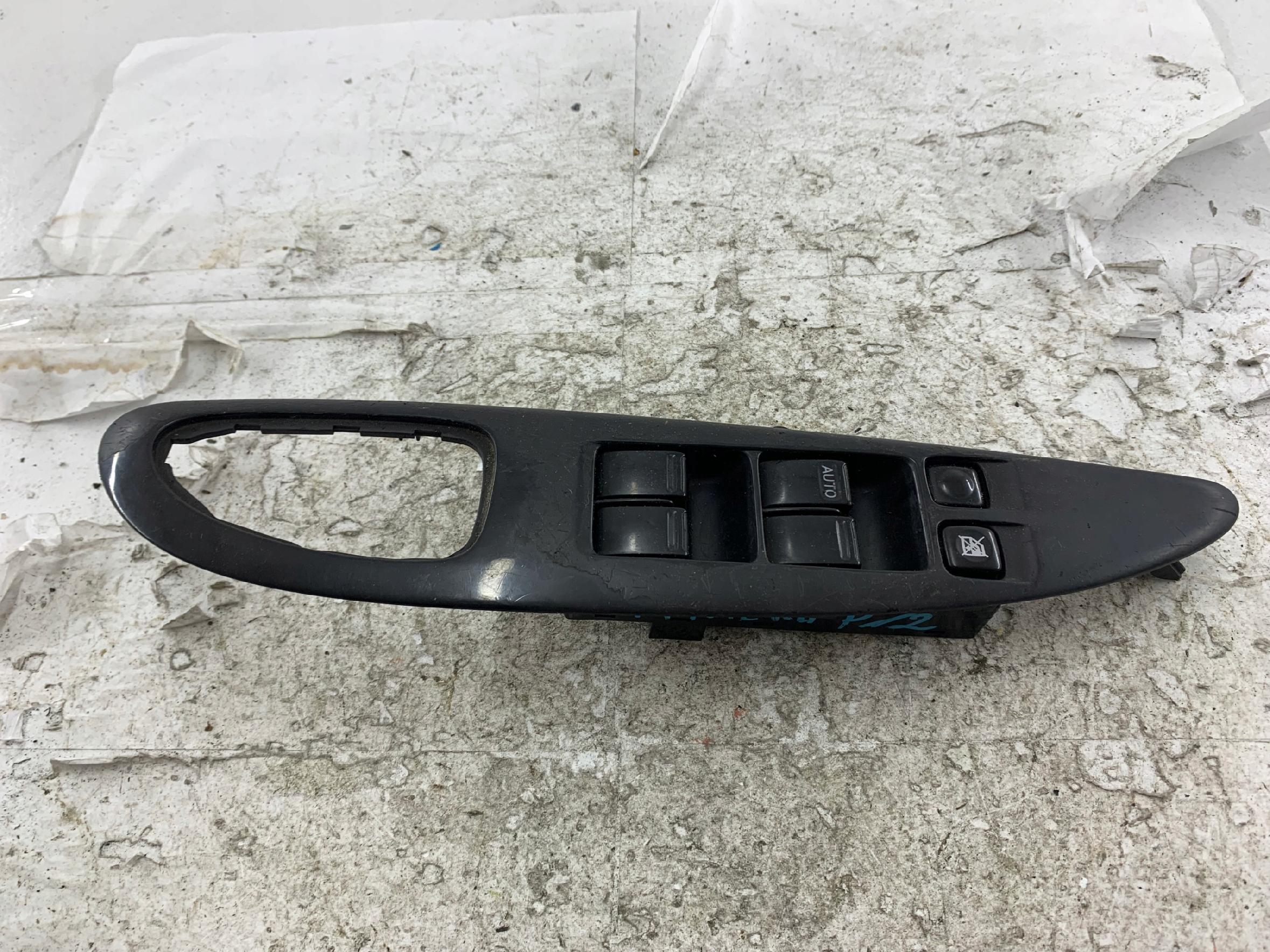 Dodatkowe zdjęcie używanej części: NISSAN PRIMERA P12 PANEL SZYB LEWY PRZÓD 25401AV640